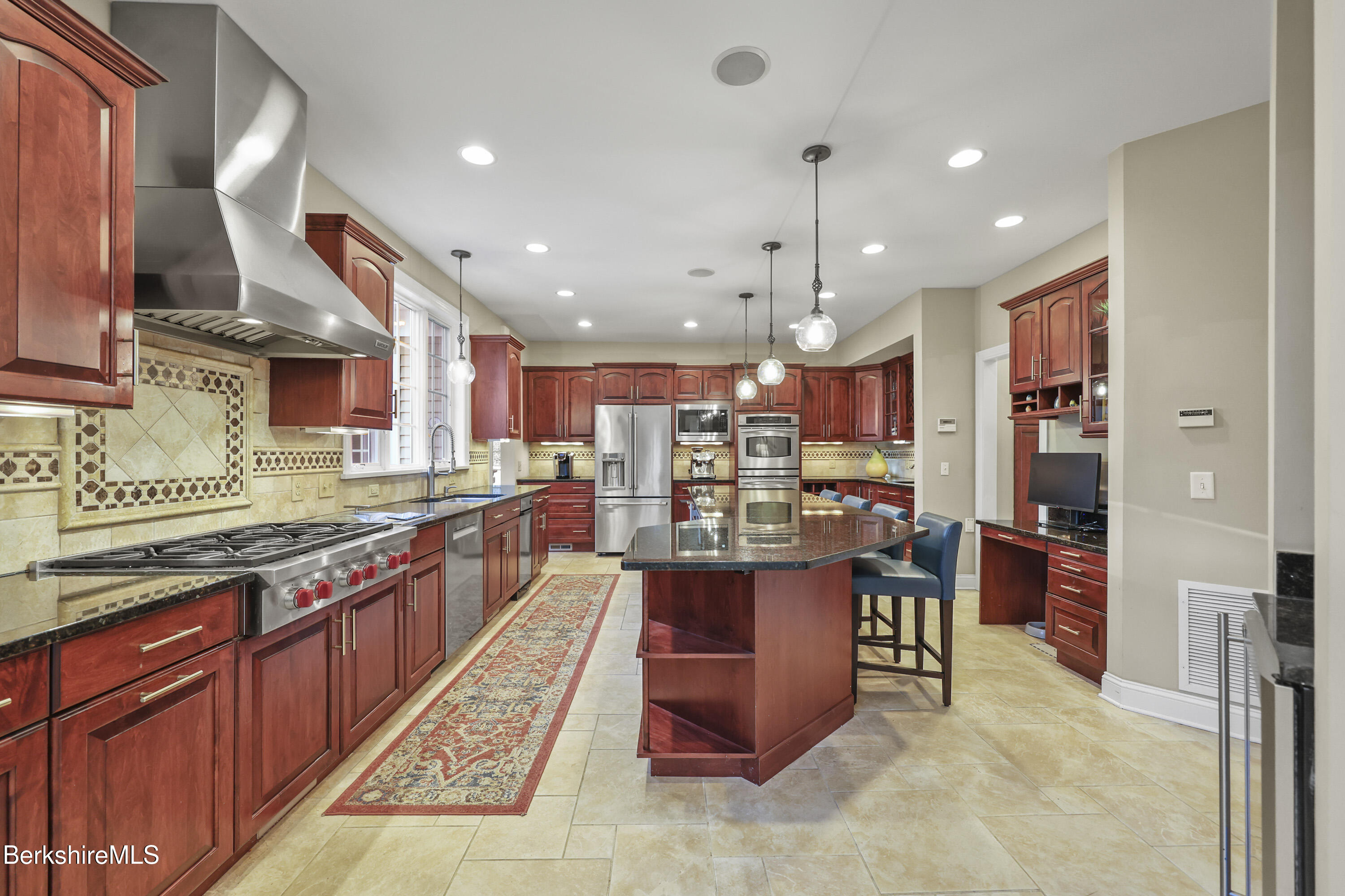 Pittsfield, Massachusetts 01201, United States, 5 Bedrooms Bedrooms, ,5 BathroomsBathrooms,Residential,Active,248806