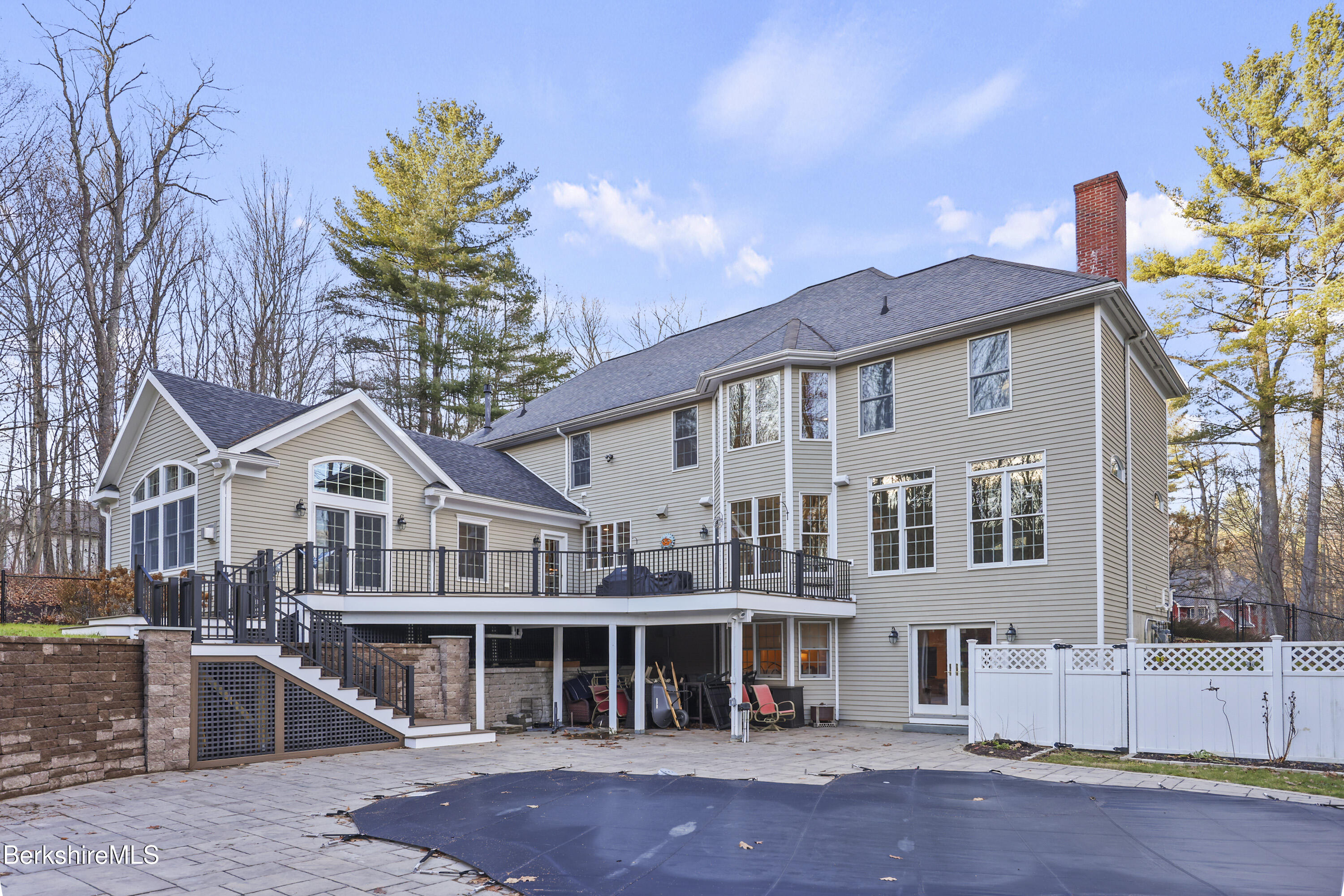 Pittsfield, Massachusetts 01201, United States, 5 Bedrooms Bedrooms, ,5 BathroomsBathrooms,Residential,Active,248806