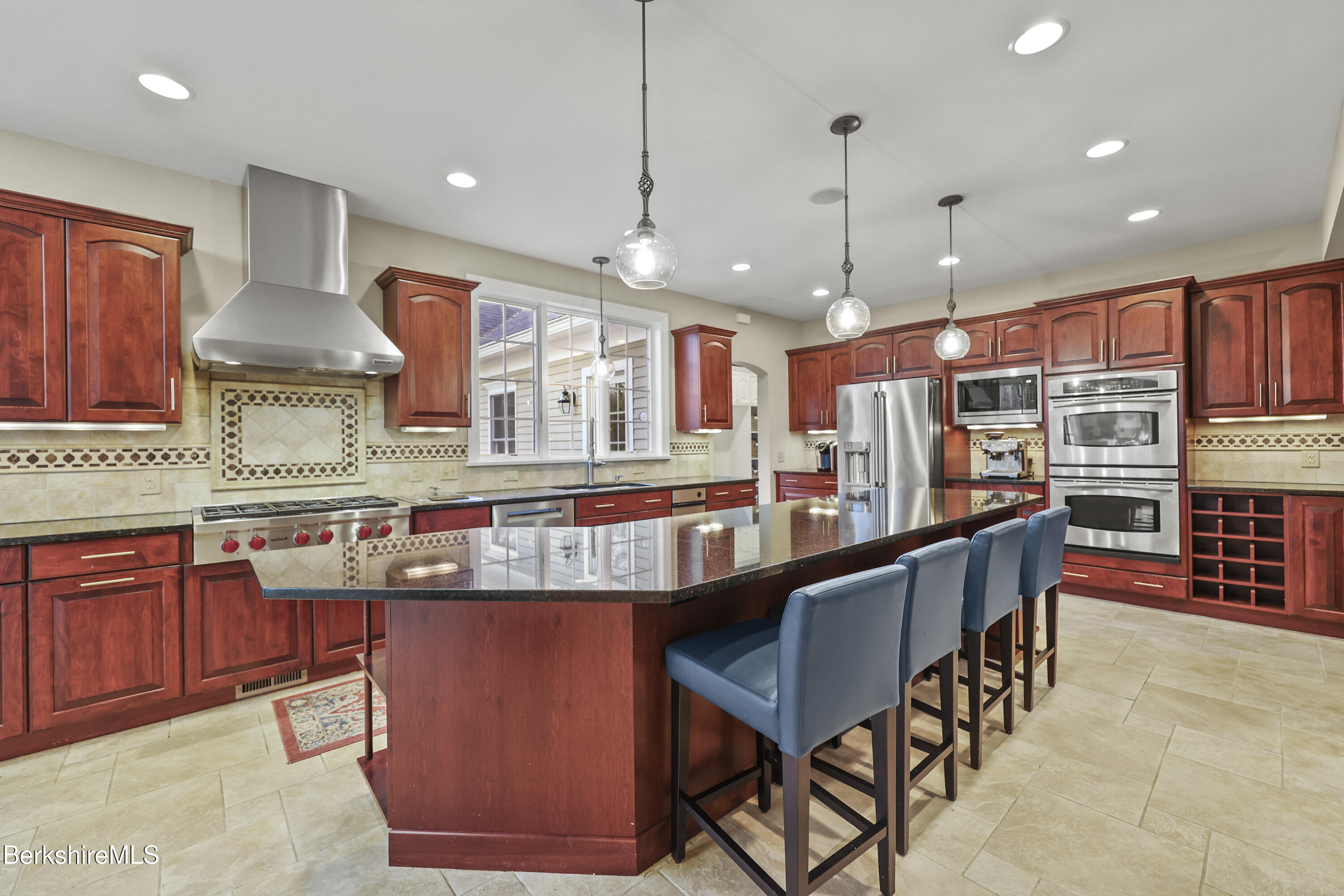 Pittsfield, Massachusetts 01201, United States, 5 Bedrooms Bedrooms, ,5 BathroomsBathrooms,Residential,Active,248806