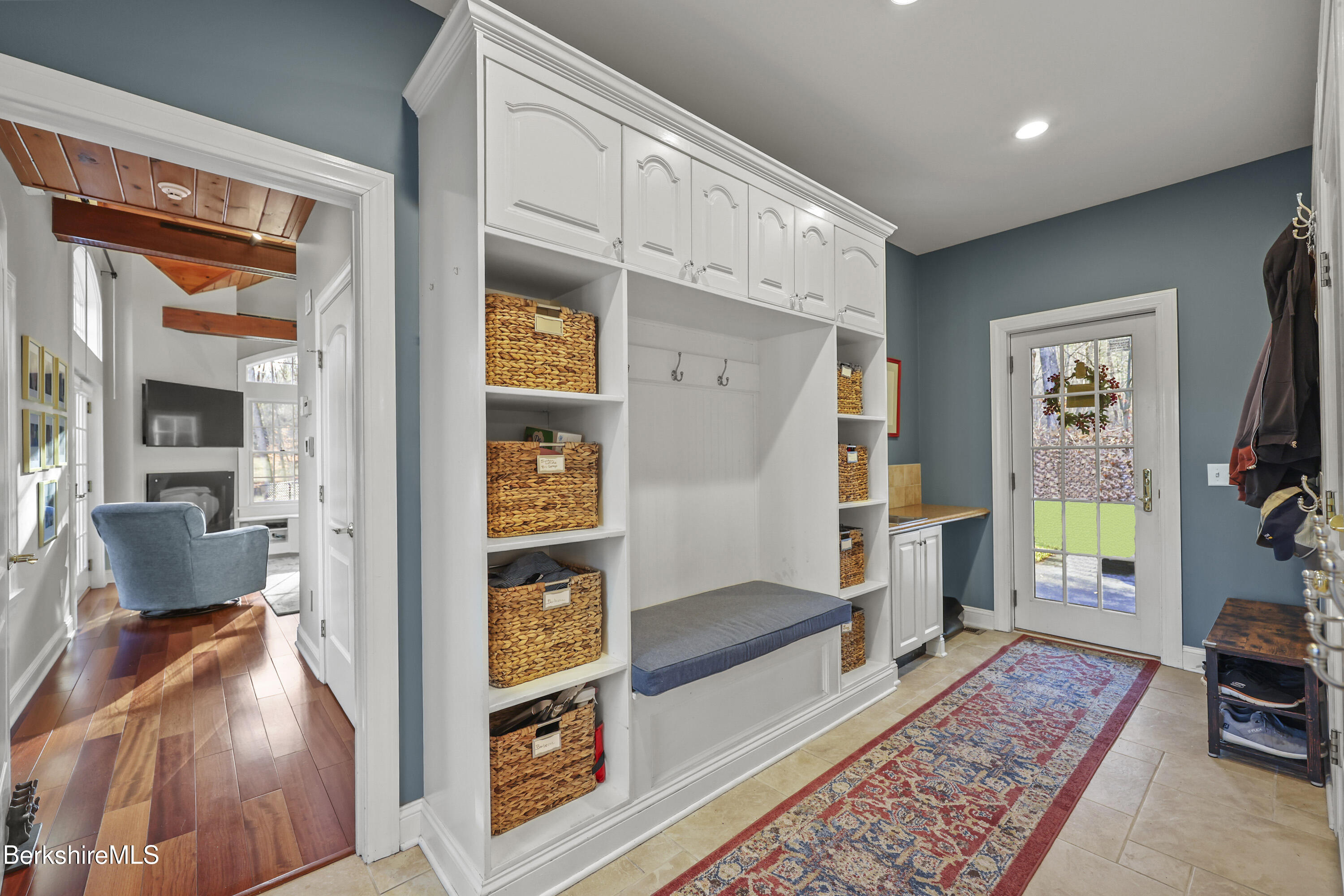 Pittsfield, Massachusetts 01201, United States, 5 Bedrooms Bedrooms, ,5 BathroomsBathrooms,Residential,Active,248806