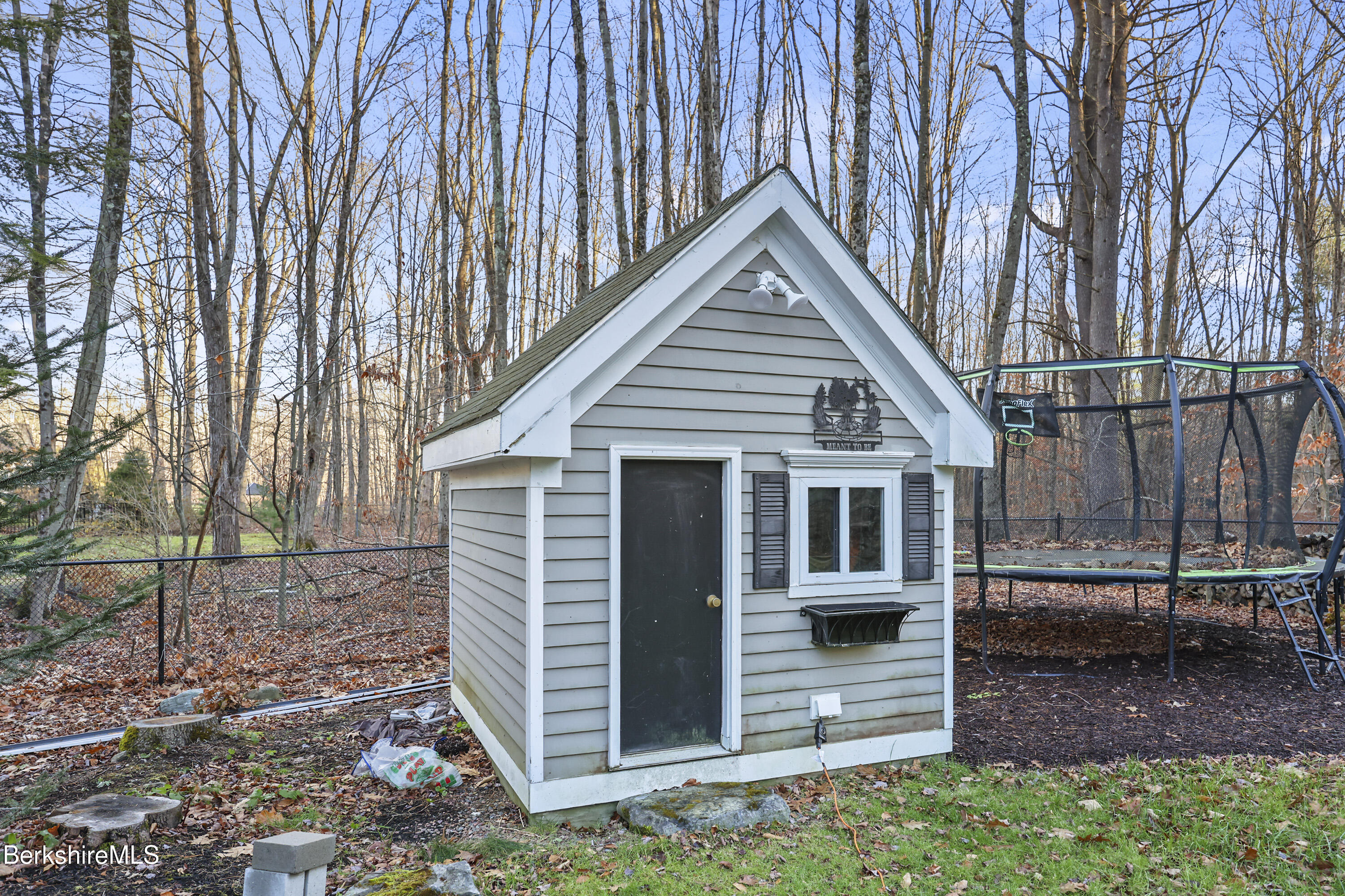 Pittsfield, Massachusetts 01201, United States, 5 Bedrooms Bedrooms, ,5 BathroomsBathrooms,Residential,Active,248806