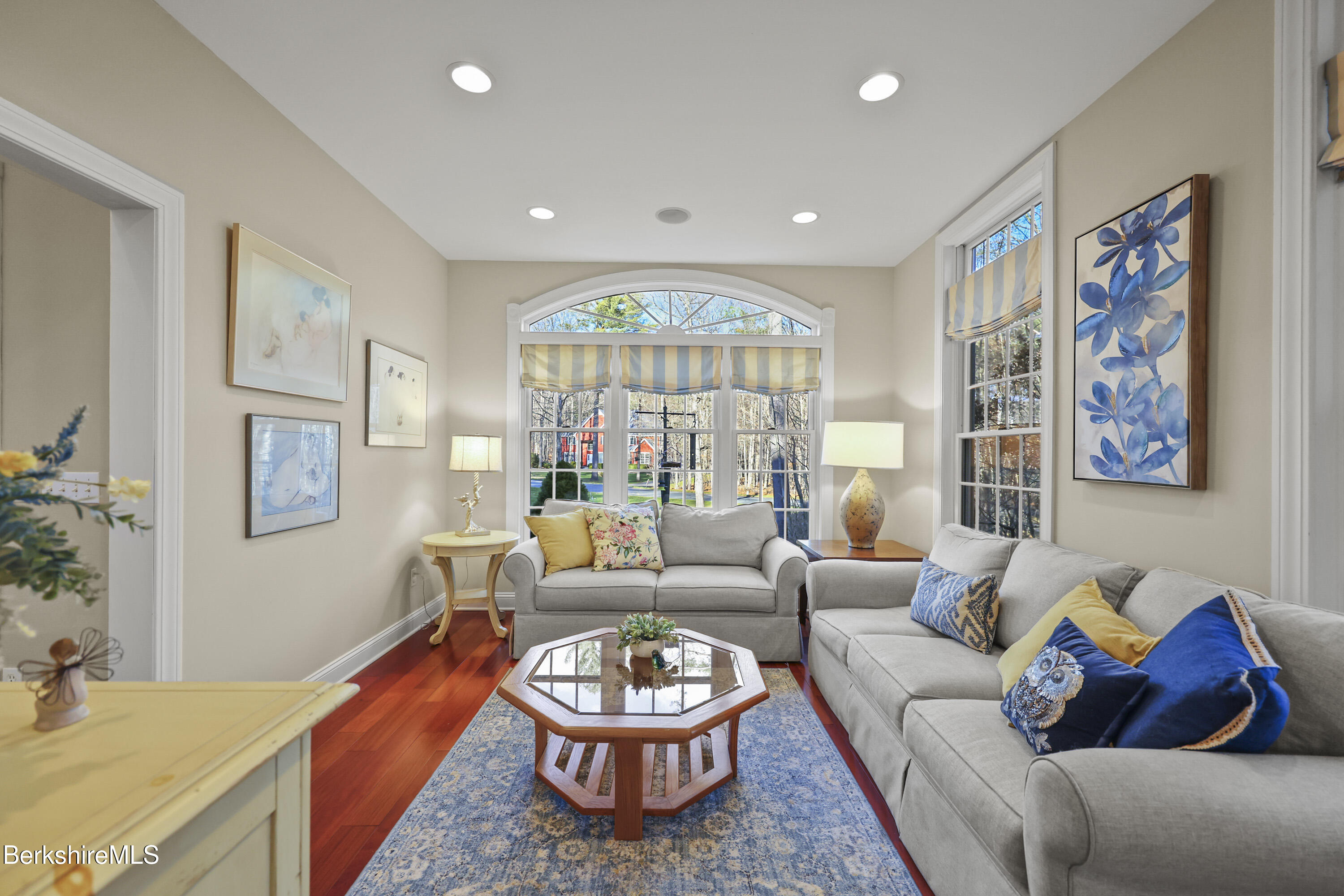 Pittsfield, Massachusetts 01201, United States, 5 Bedrooms Bedrooms, ,5 BathroomsBathrooms,Residential,Active,248806