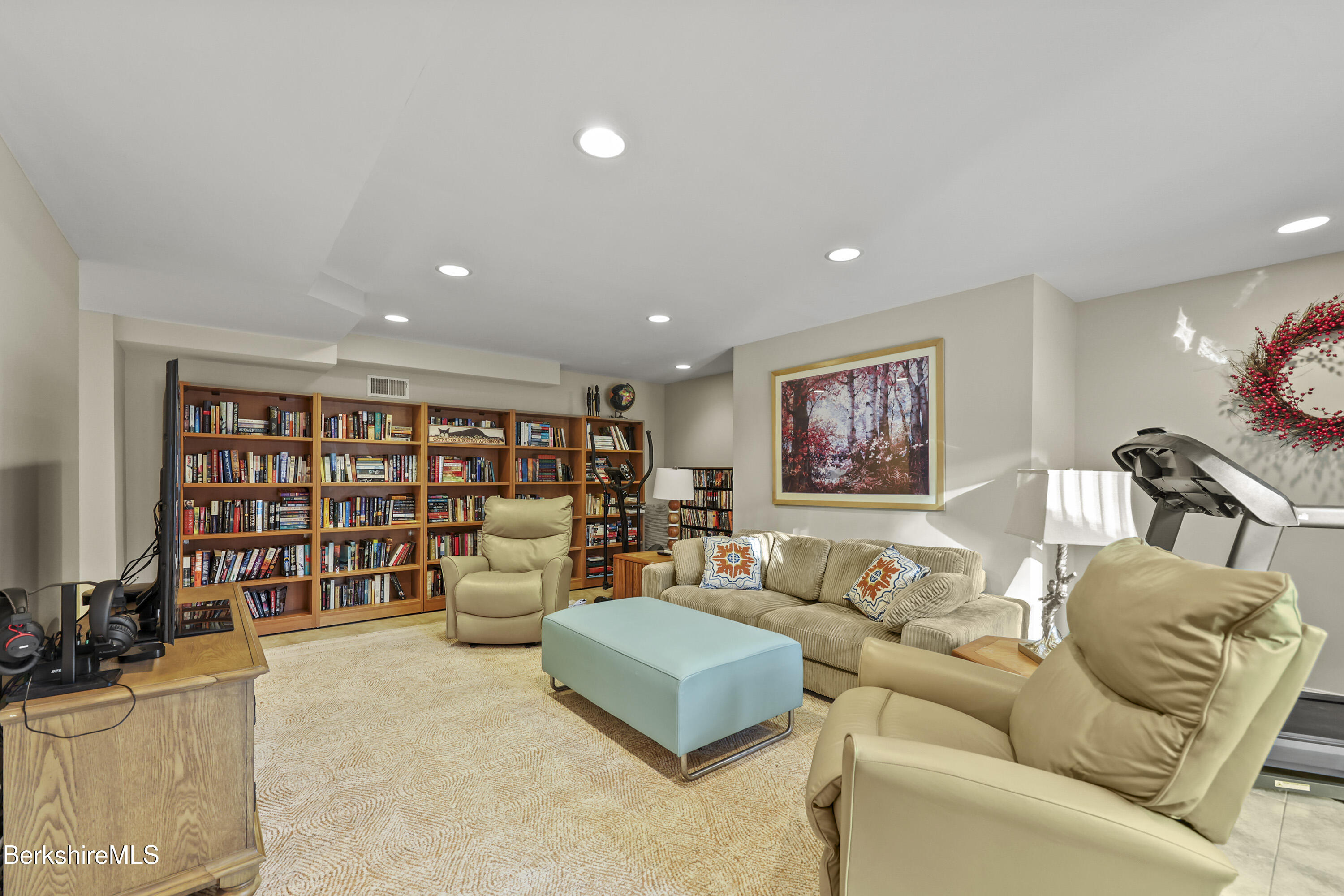 Pittsfield, Massachusetts 01201, United States, 5 Bedrooms Bedrooms, ,5 BathroomsBathrooms,Residential,Active,248806