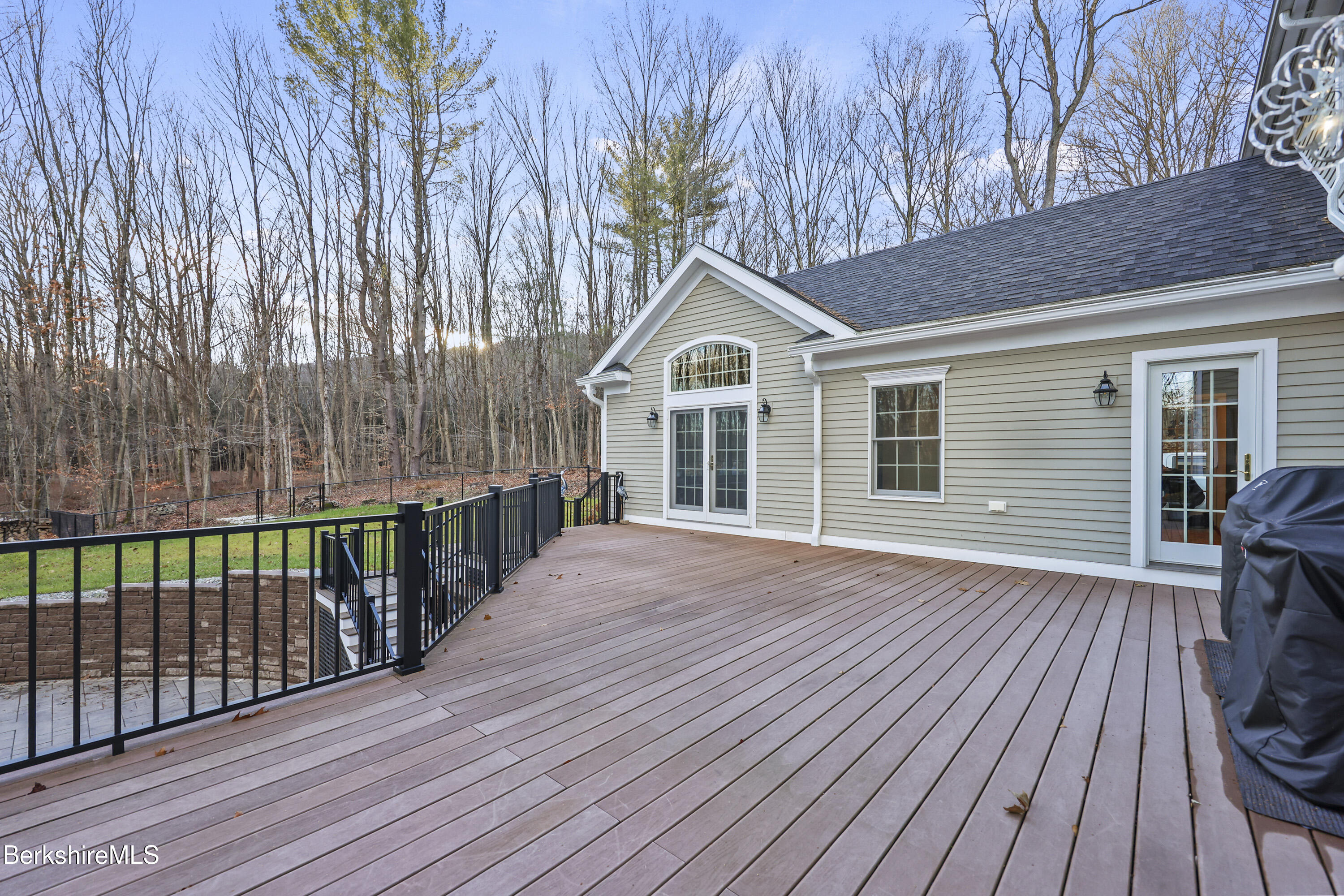 Pittsfield, Massachusetts 01201, United States, 5 Bedrooms Bedrooms, ,5 BathroomsBathrooms,Residential,Active,248806