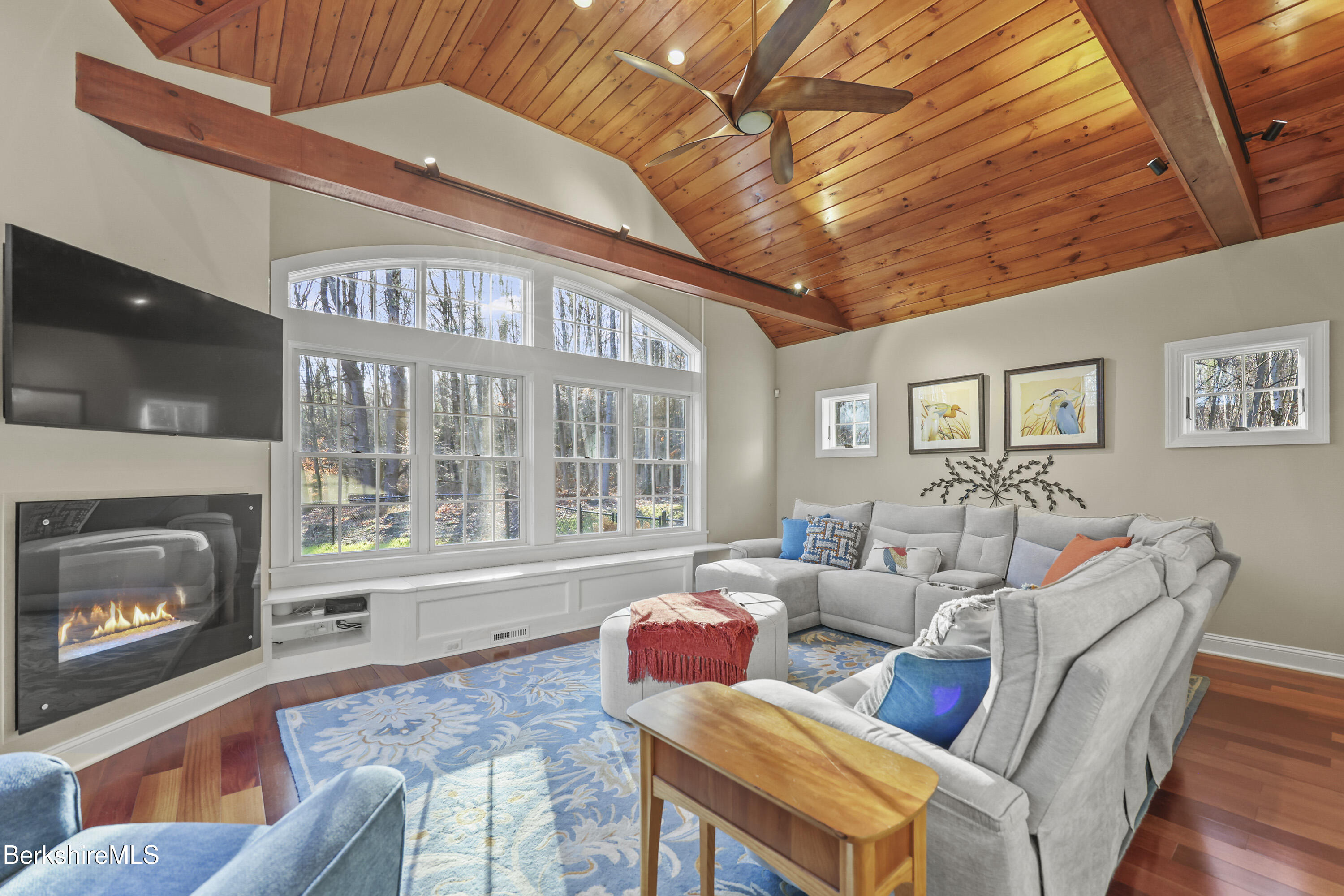 Pittsfield, Massachusetts 01201, United States, 5 Bedrooms Bedrooms, ,5 BathroomsBathrooms,Residential,Active,248806