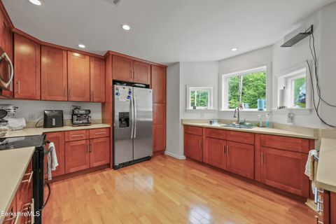 Homes For Sale - 674 Benton Hill Rd<br/> Becket, MA 01223