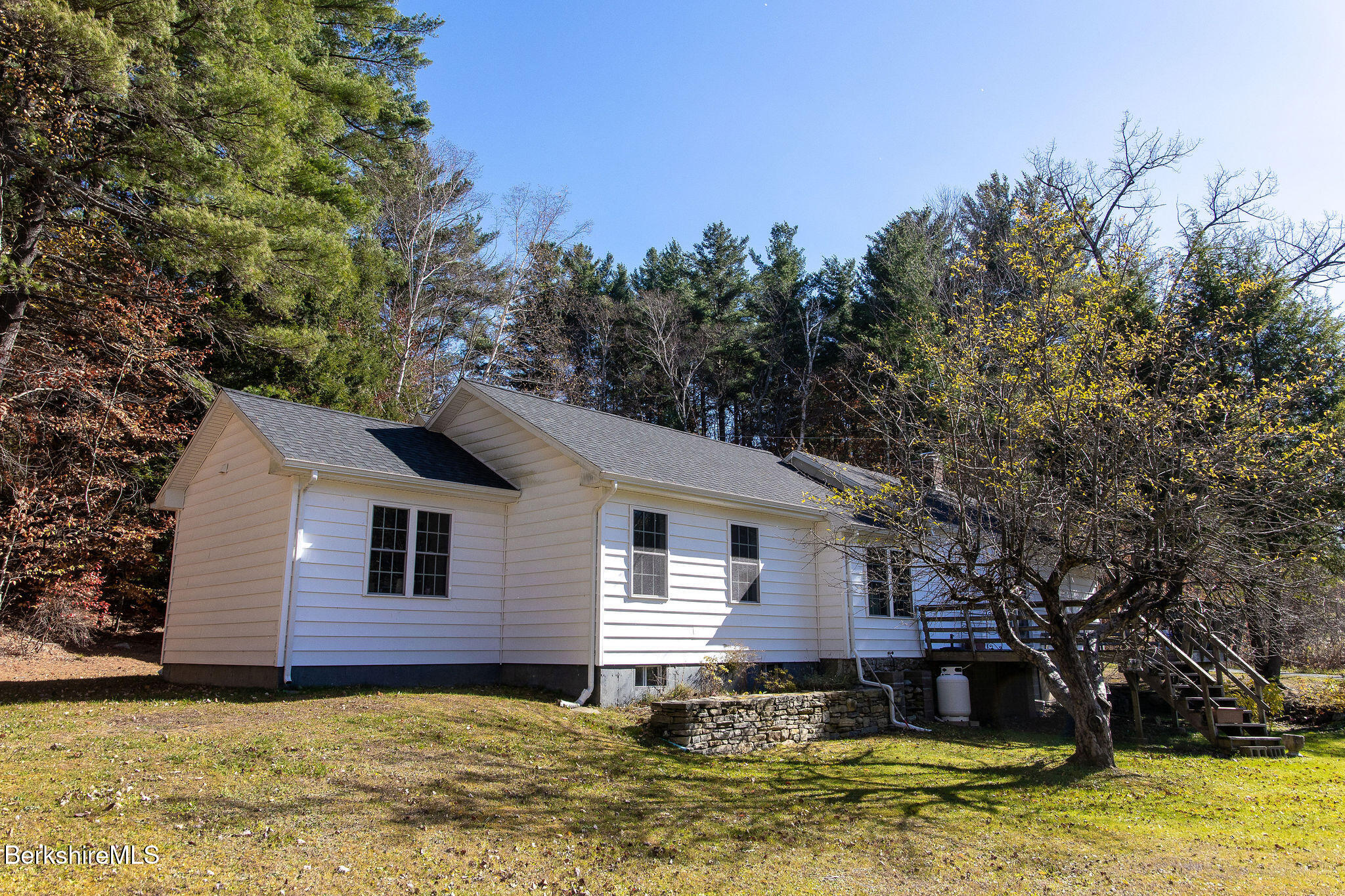 128 Ymca Rd, Becket, Massachusetts image 4