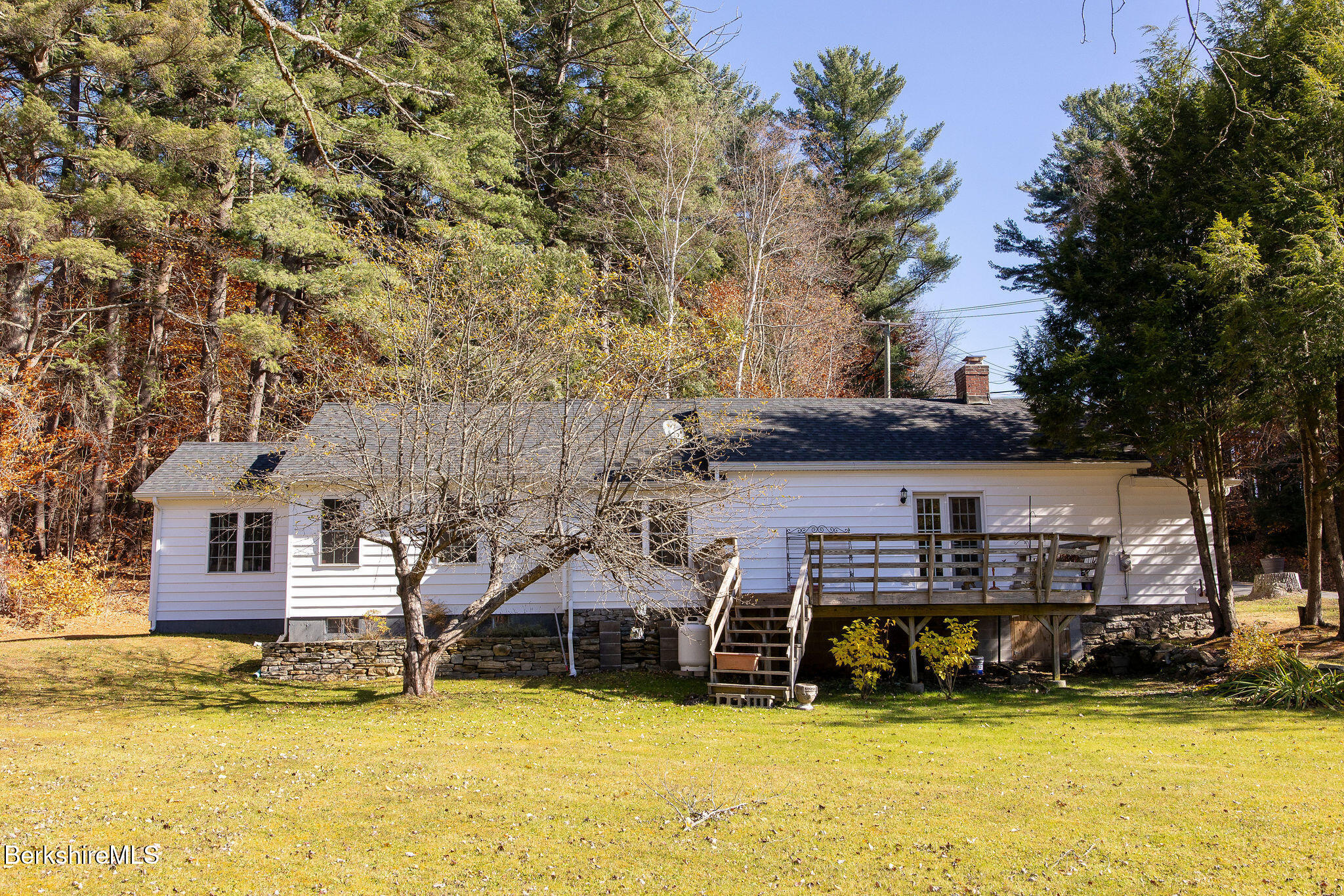 128 Ymca Rd, Becket, Massachusetts image 3