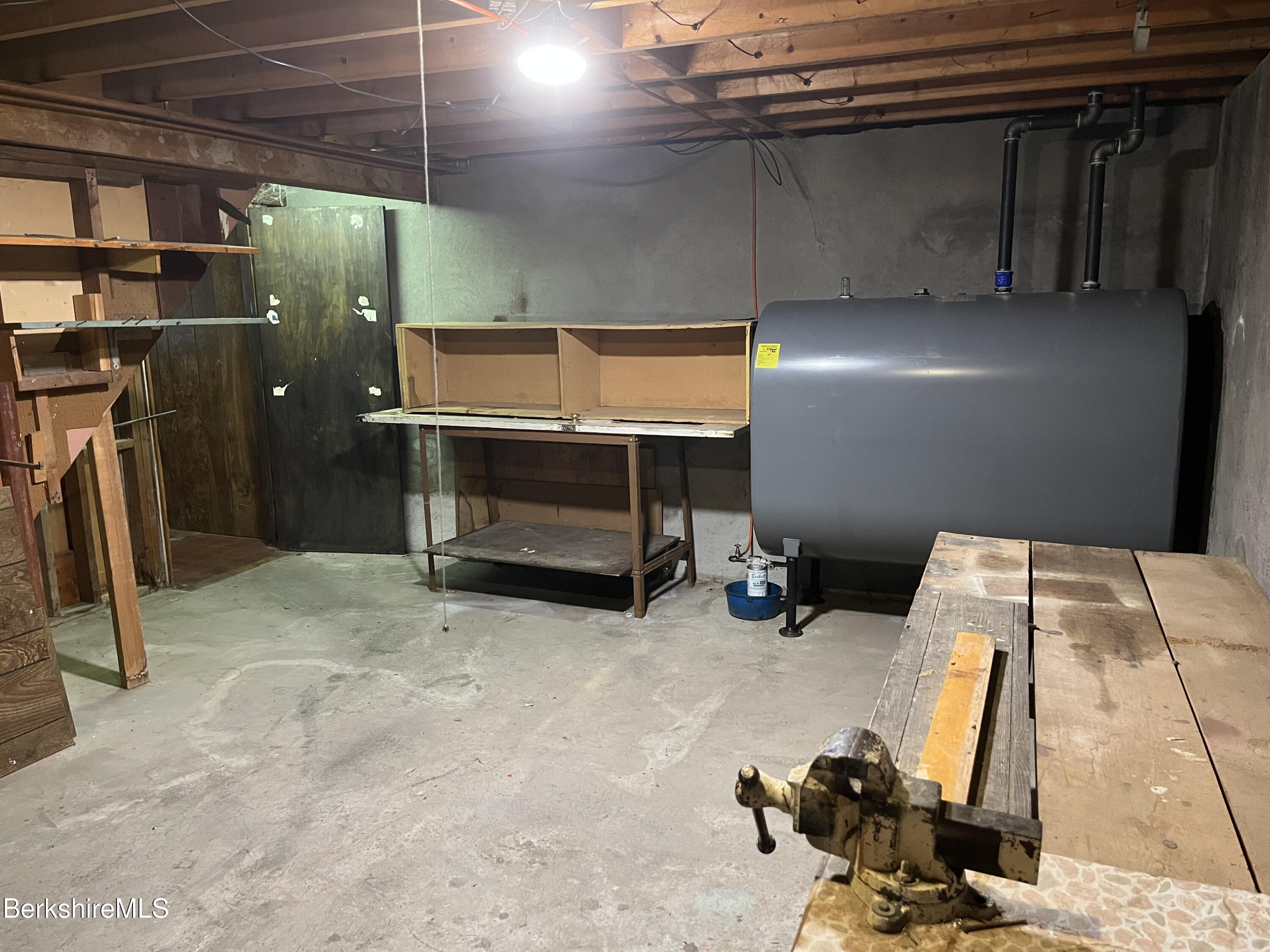 Pittsfield, Massachusetts 01201, United States, 4 Bedrooms Bedrooms, ,2 BathroomsBathrooms,Residential,Active,191155