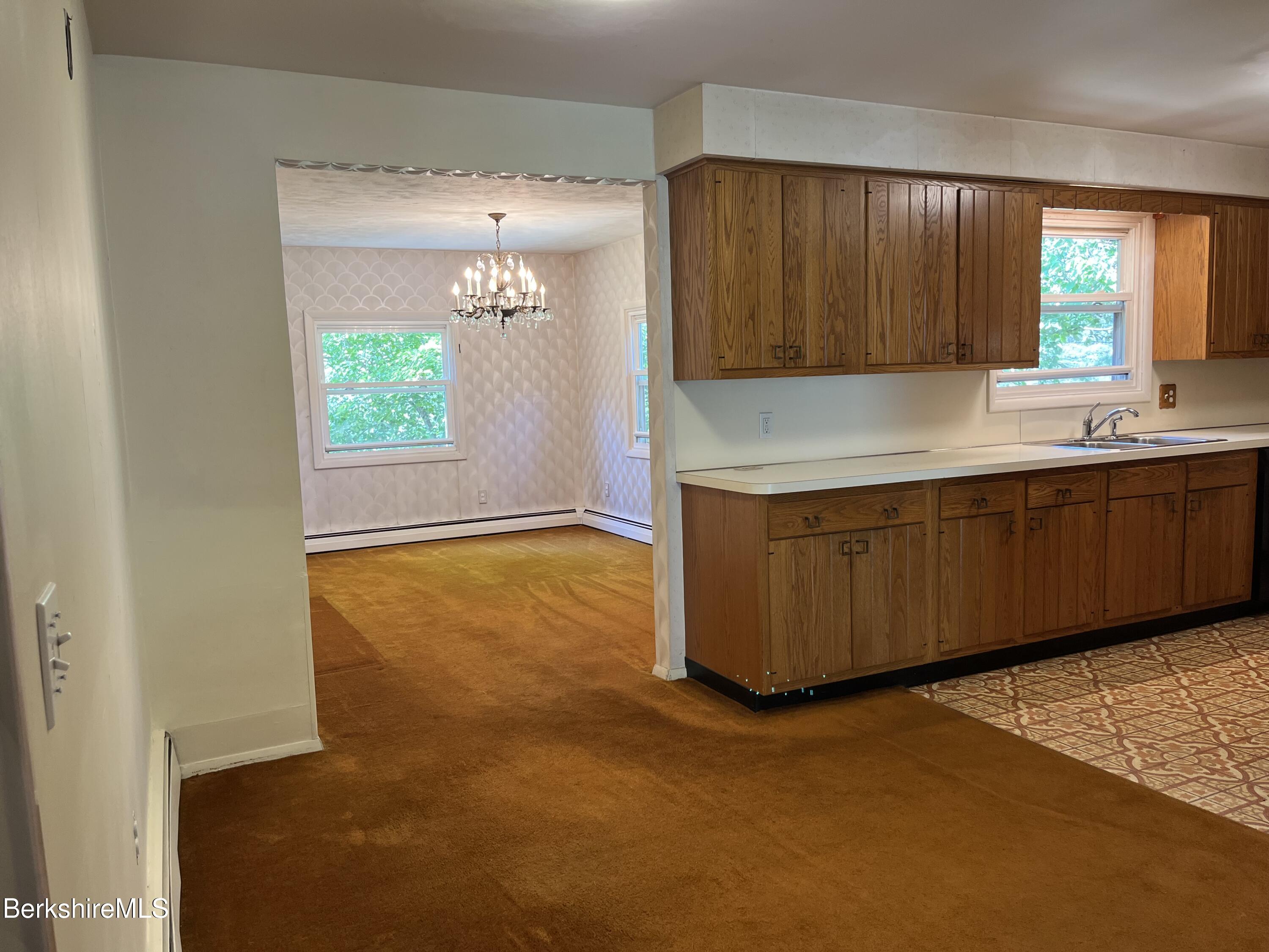 Pittsfield, Massachusetts 01201, United States, 4 Bedrooms Bedrooms, ,2 BathroomsBathrooms,Residential,Active,191155