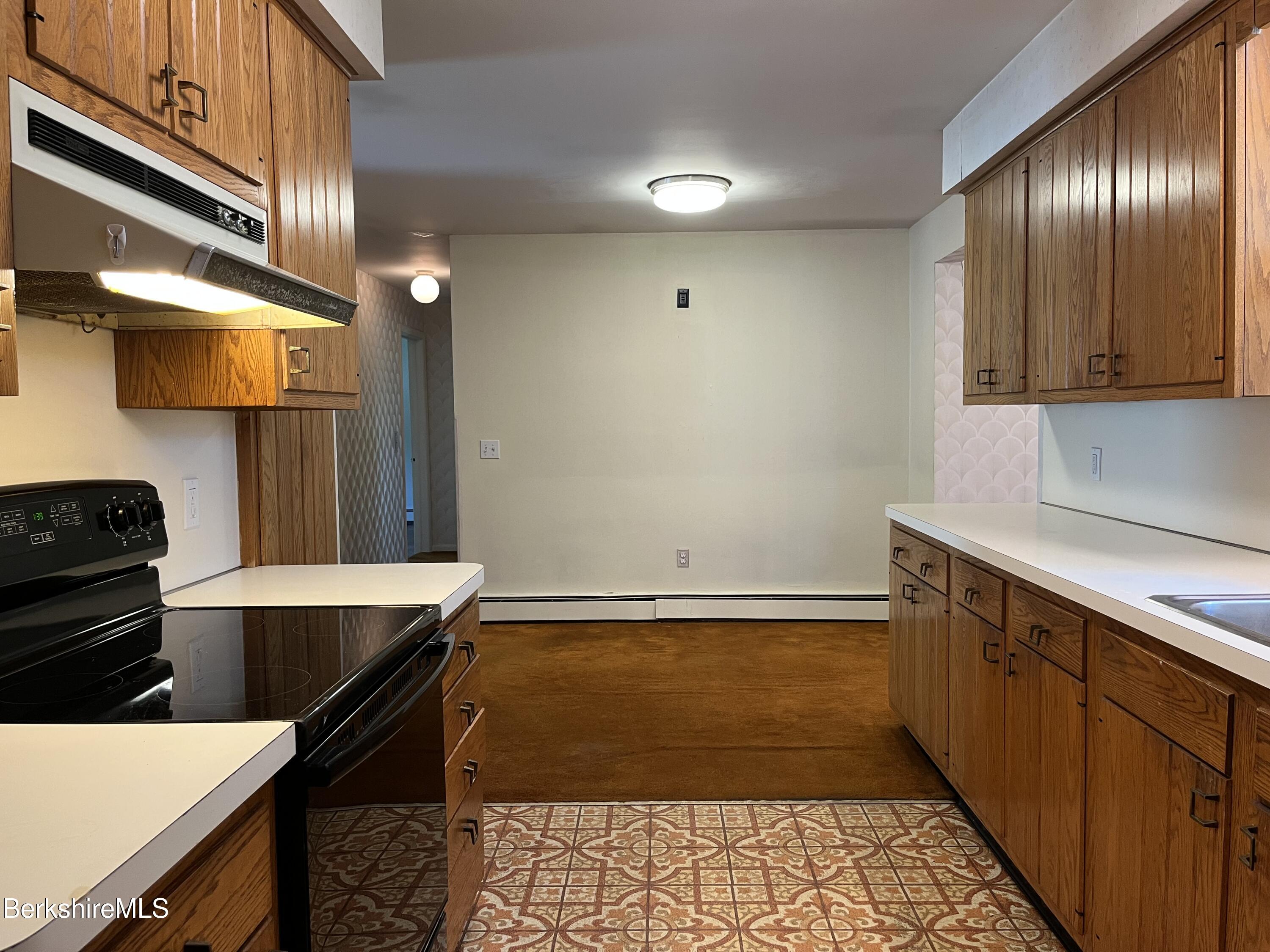 Pittsfield, Massachusetts 01201, United States, 4 Bedrooms Bedrooms, ,2 BathroomsBathrooms,Residential,Active,191155