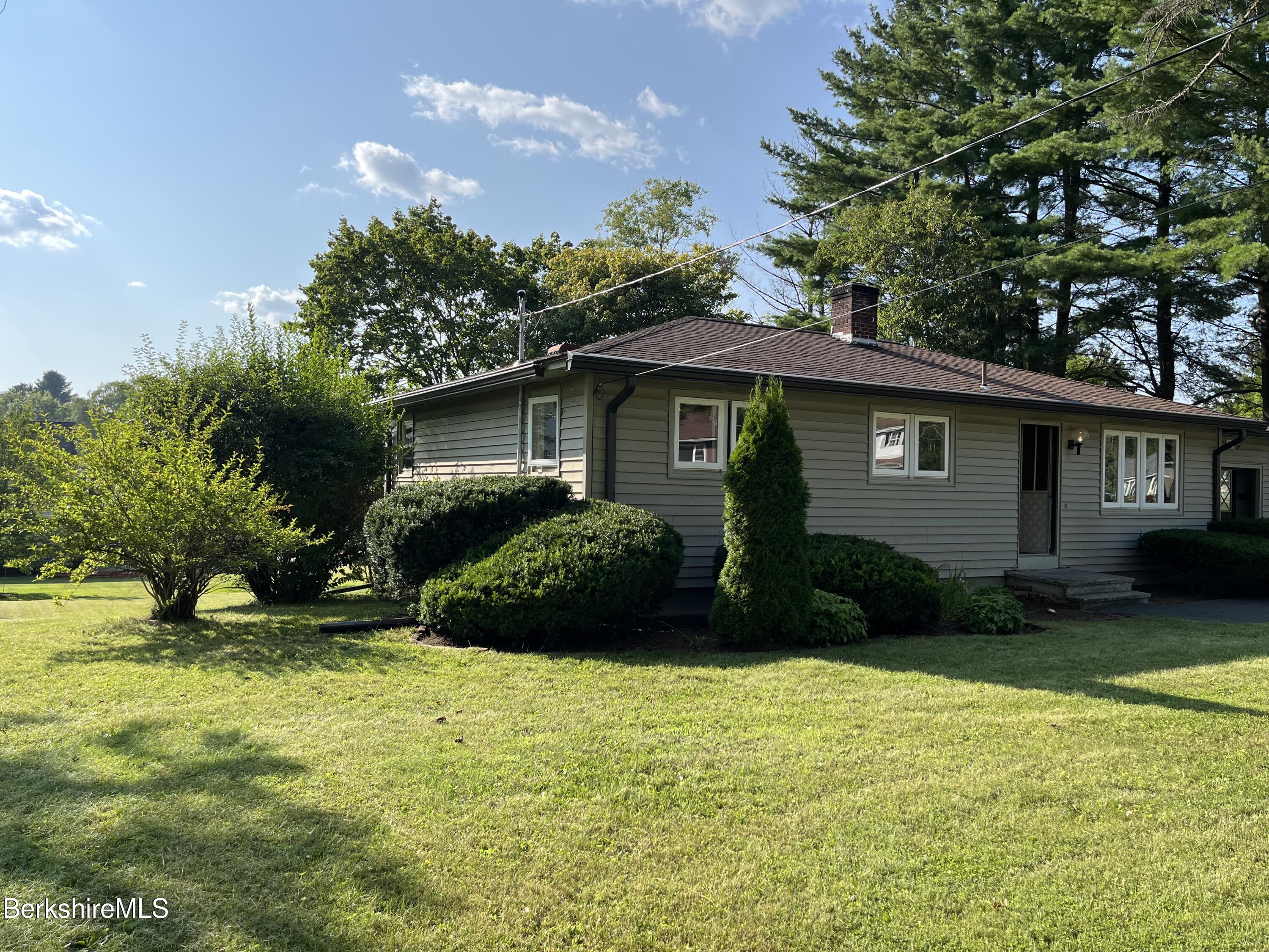 Pittsfield, Massachusetts 01201, United States, 4 Bedrooms Bedrooms, ,2 BathroomsBathrooms,Residential,Active,191155