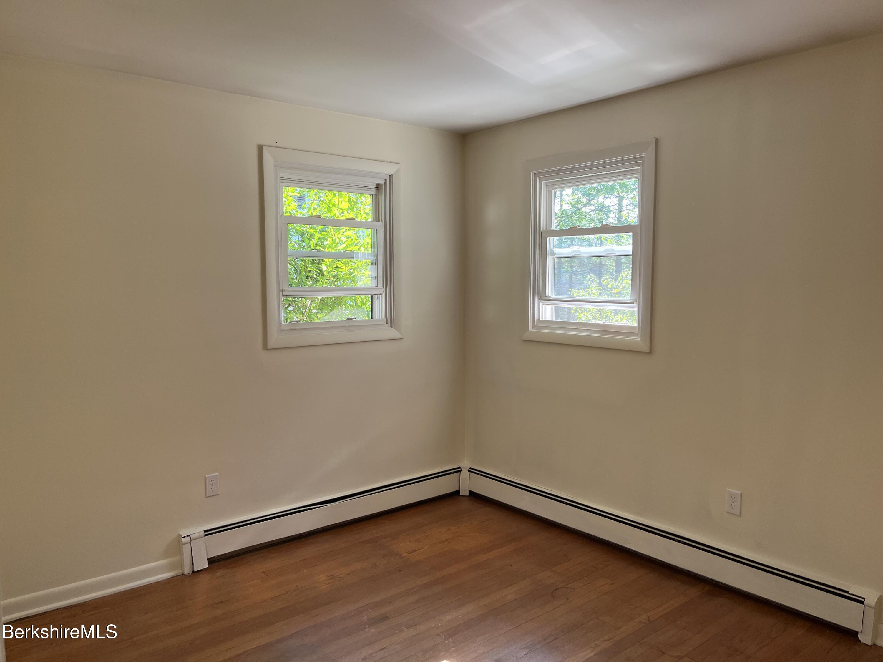 Pittsfield, Massachusetts 01201, United States, 4 Bedrooms Bedrooms, ,2 BathroomsBathrooms,Residential,Active,191155