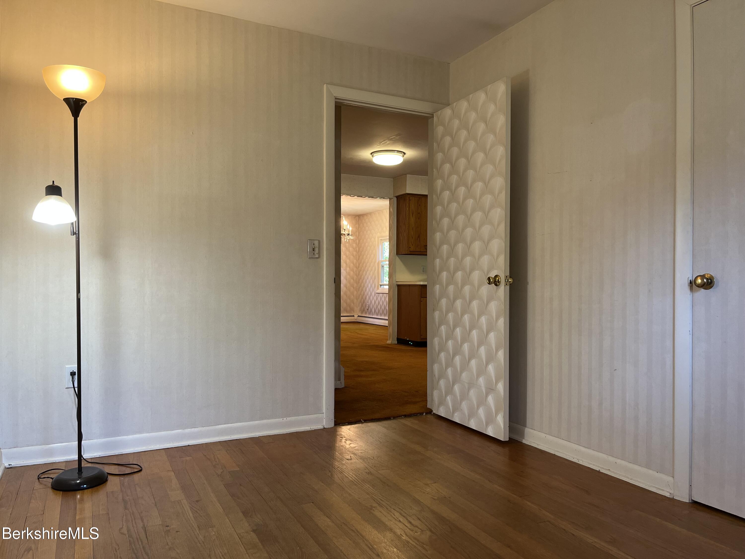 Pittsfield, Massachusetts 01201, United States, 4 Bedrooms Bedrooms, ,2 BathroomsBathrooms,Residential,Active,191155