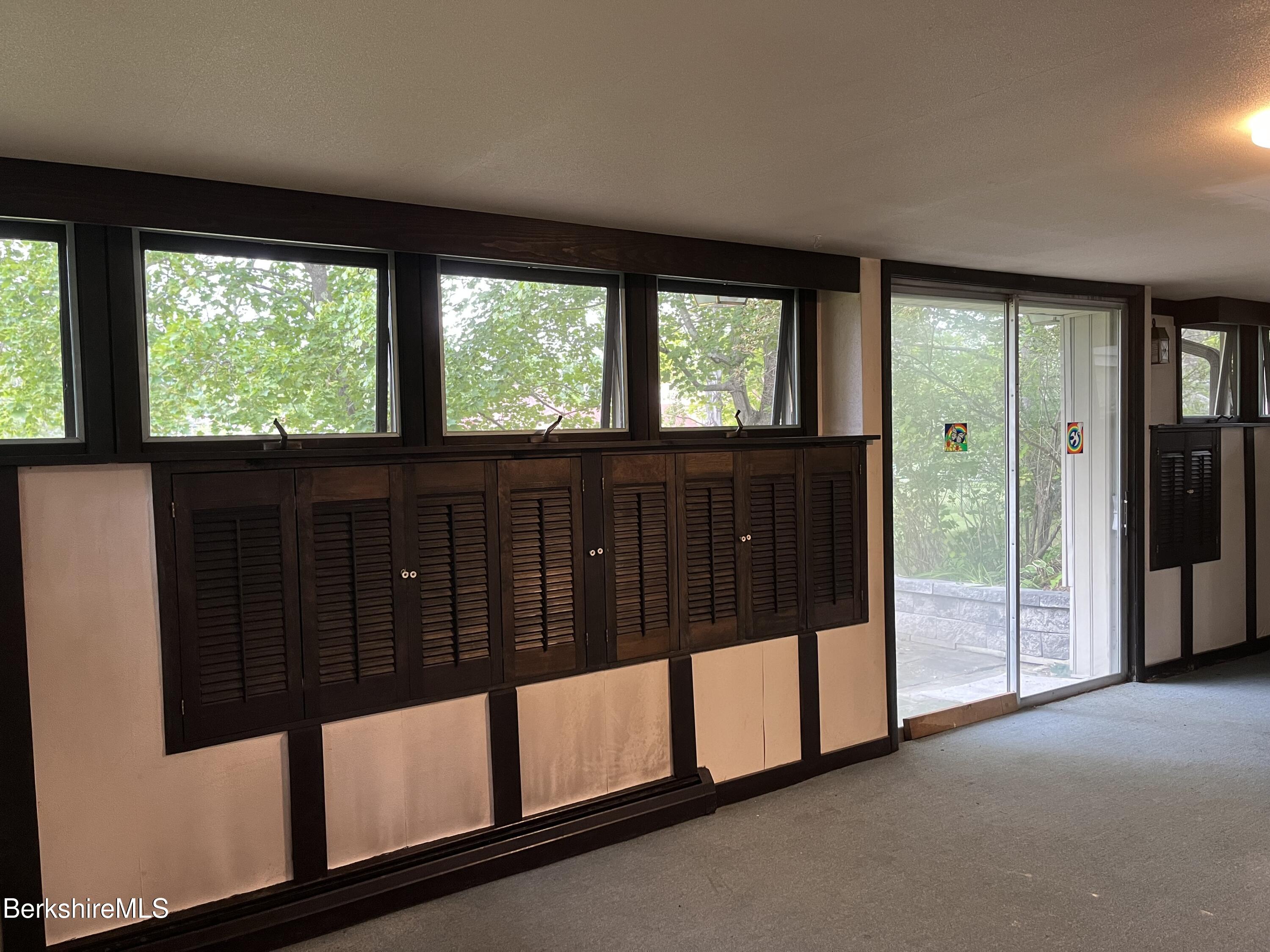 Pittsfield, Massachusetts 01201, United States, 4 Bedrooms Bedrooms, ,2 BathroomsBathrooms,Residential,Active,191155