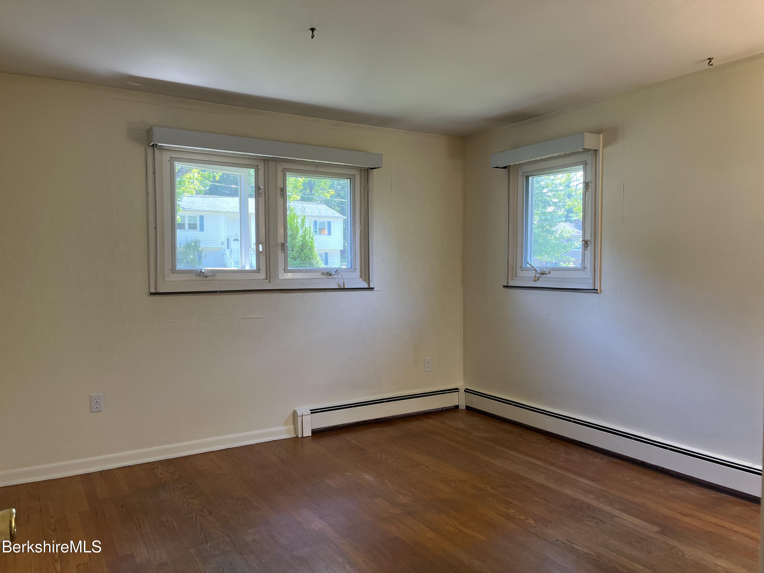 Pittsfield, Massachusetts 01201, United States, 4 Bedrooms Bedrooms, ,2 BathroomsBathrooms,Residential,Active,191155