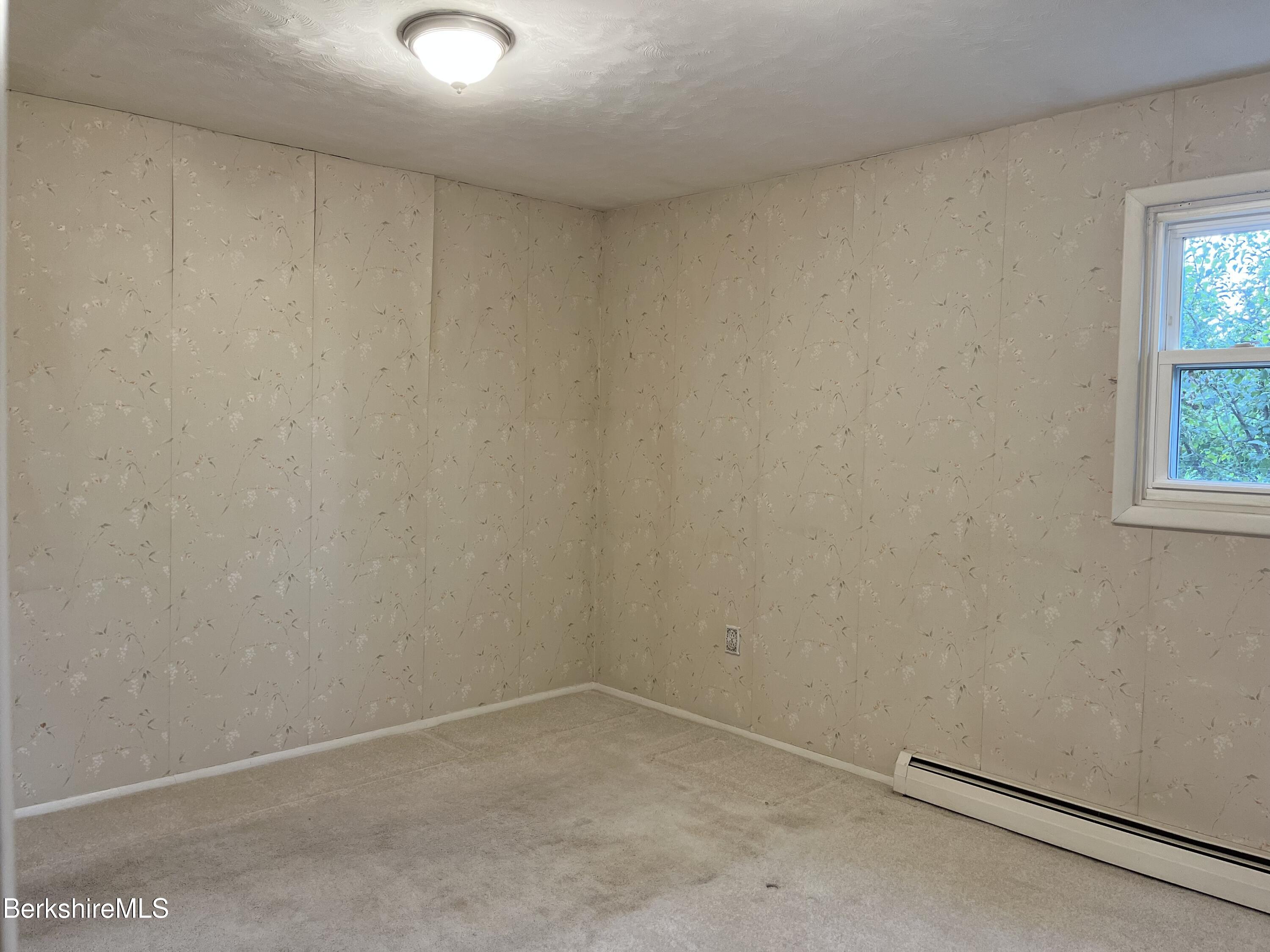 Pittsfield, Massachusetts 01201, United States, 4 Bedrooms Bedrooms, ,2 BathroomsBathrooms,Residential,Active,191155