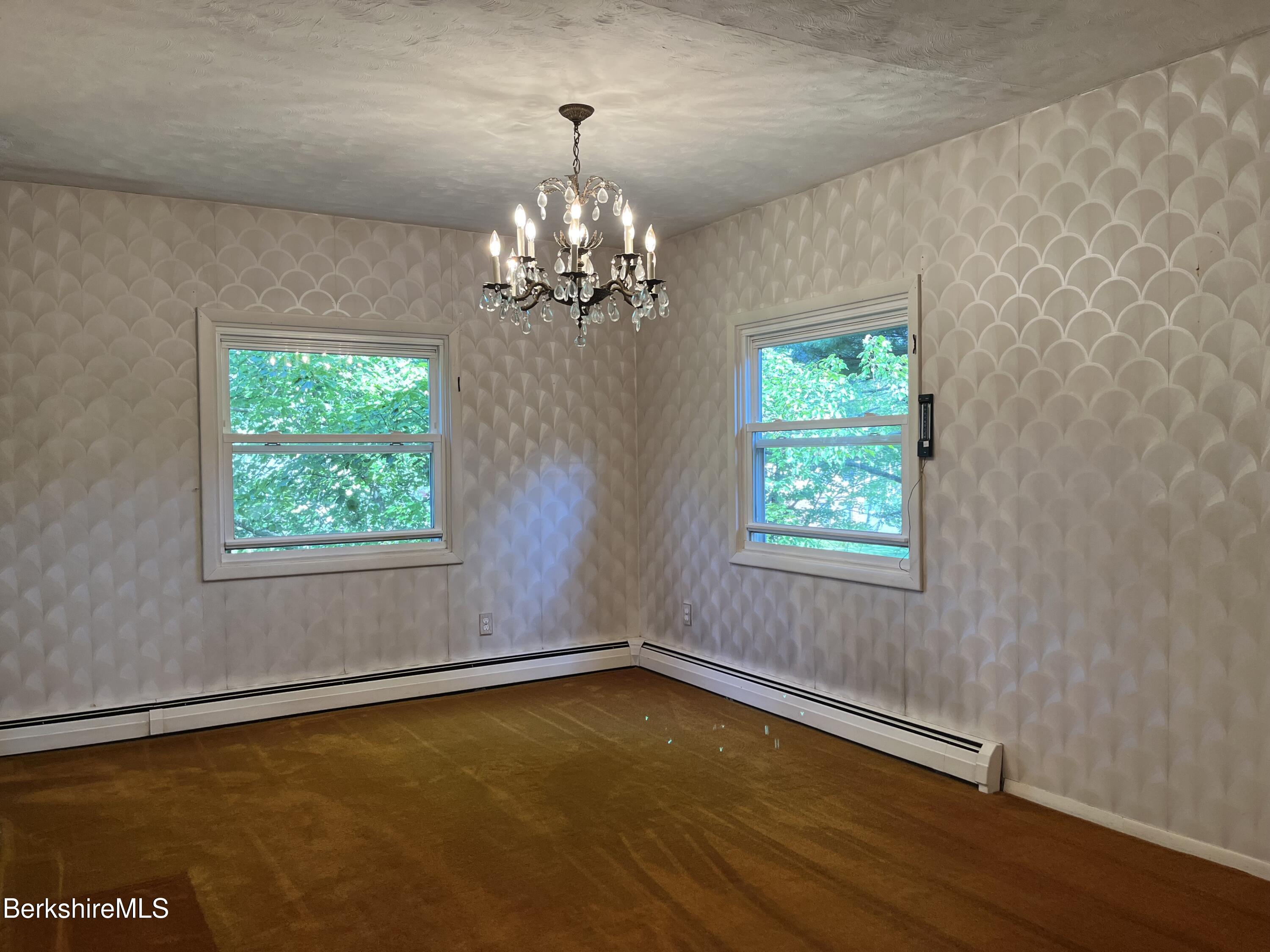 Pittsfield, Massachusetts 01201, United States, 4 Bedrooms Bedrooms, ,2 BathroomsBathrooms,Residential,Active,191155