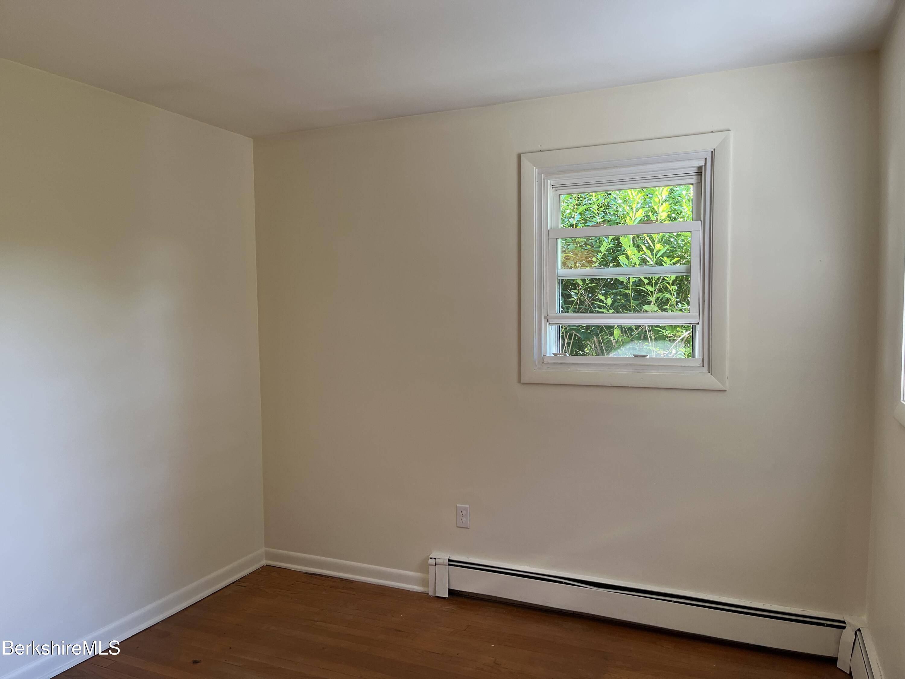 Pittsfield, Massachusetts 01201, United States, 4 Bedrooms Bedrooms, ,2 BathroomsBathrooms,Residential,Active,191155