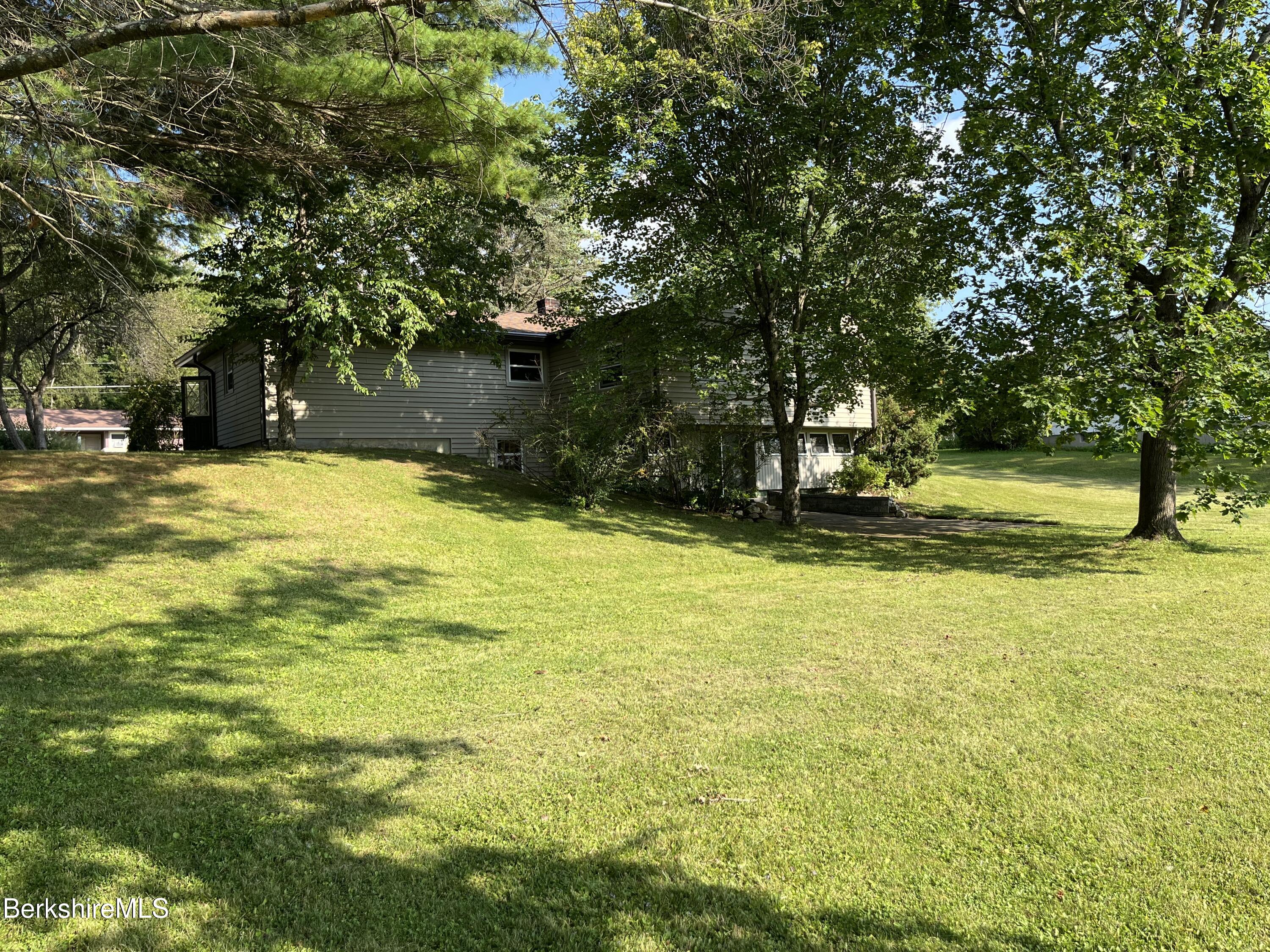 Pittsfield, Massachusetts 01201, United States, 4 Bedrooms Bedrooms, ,2 BathroomsBathrooms,Residential,Active,191155