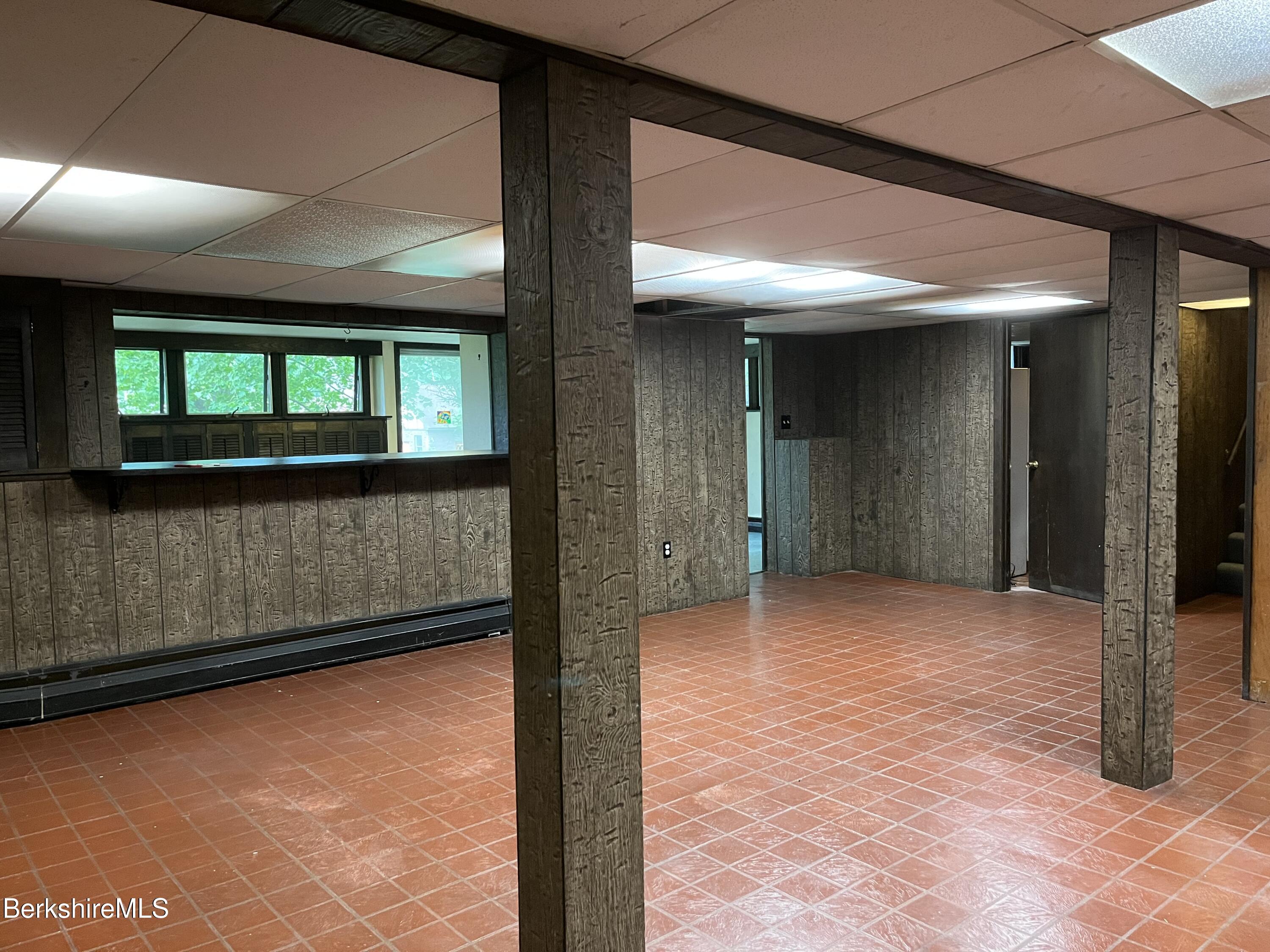 Pittsfield, Massachusetts 01201, United States, 4 Bedrooms Bedrooms, ,2 BathroomsBathrooms,Residential,Active,191155