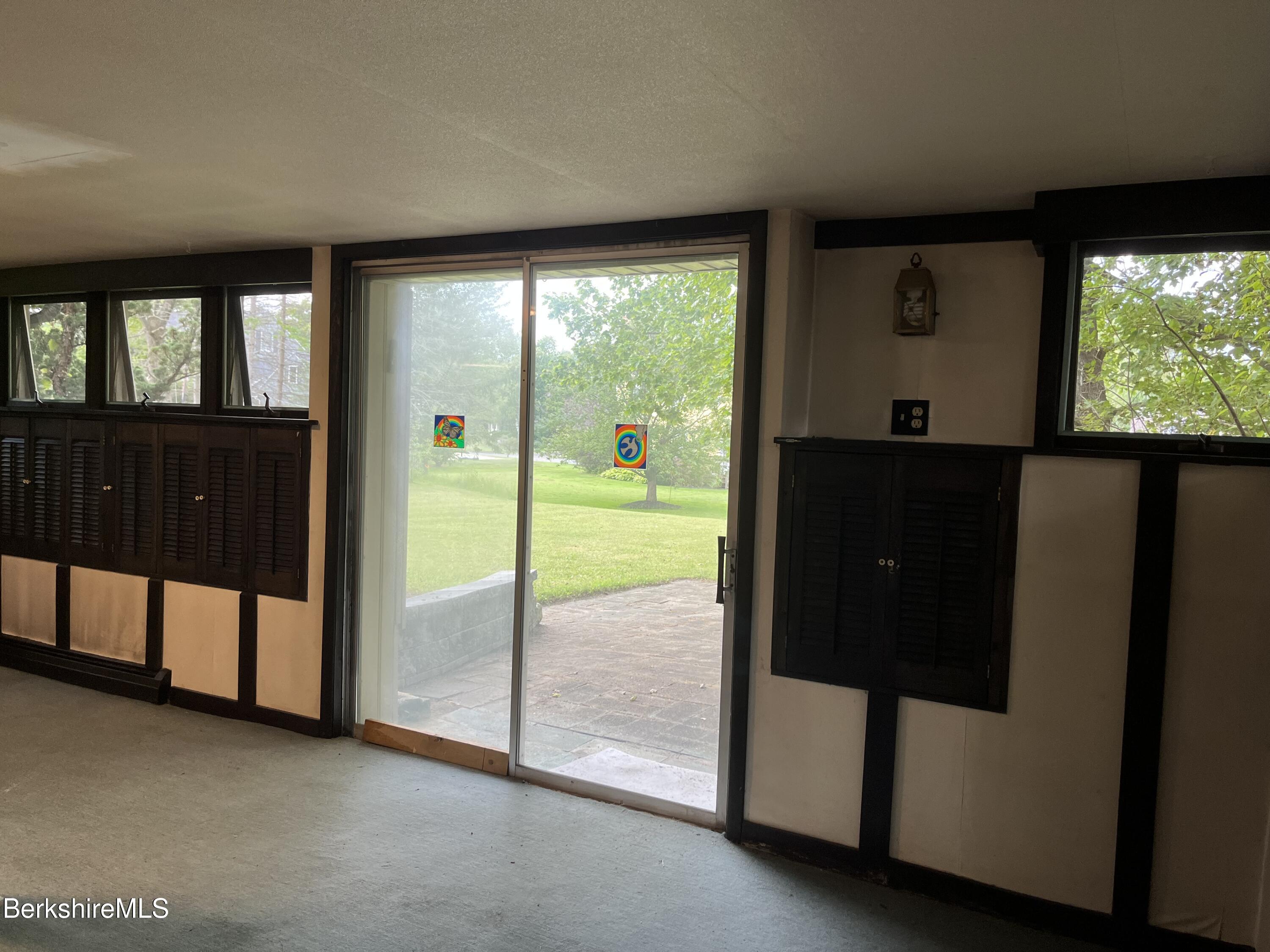 Pittsfield, Massachusetts 01201, United States, 4 Bedrooms Bedrooms, ,2 BathroomsBathrooms,Residential,Active,191155