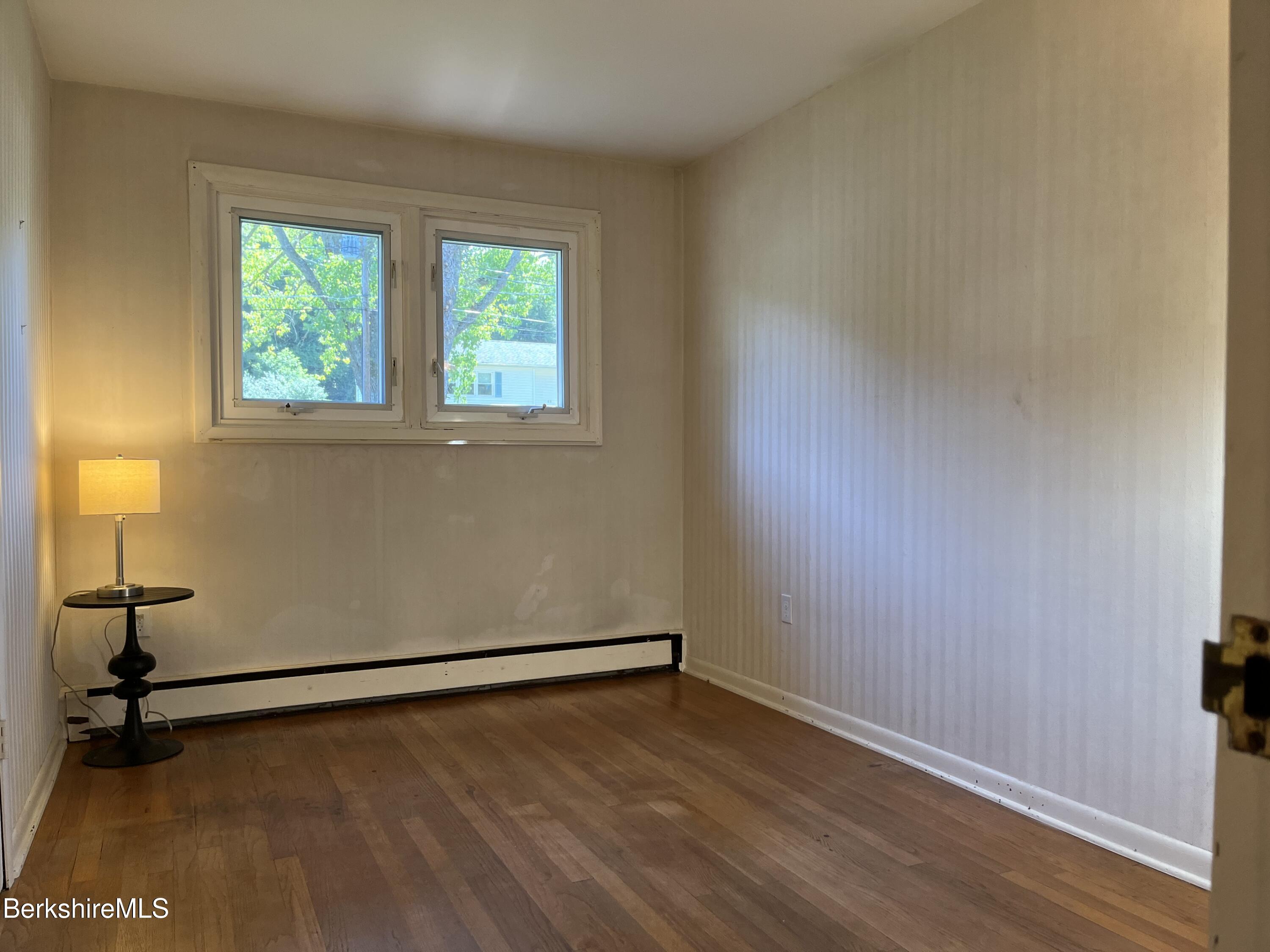 Pittsfield, Massachusetts 01201, United States, 4 Bedrooms Bedrooms, ,2 BathroomsBathrooms,Residential,Active,191155