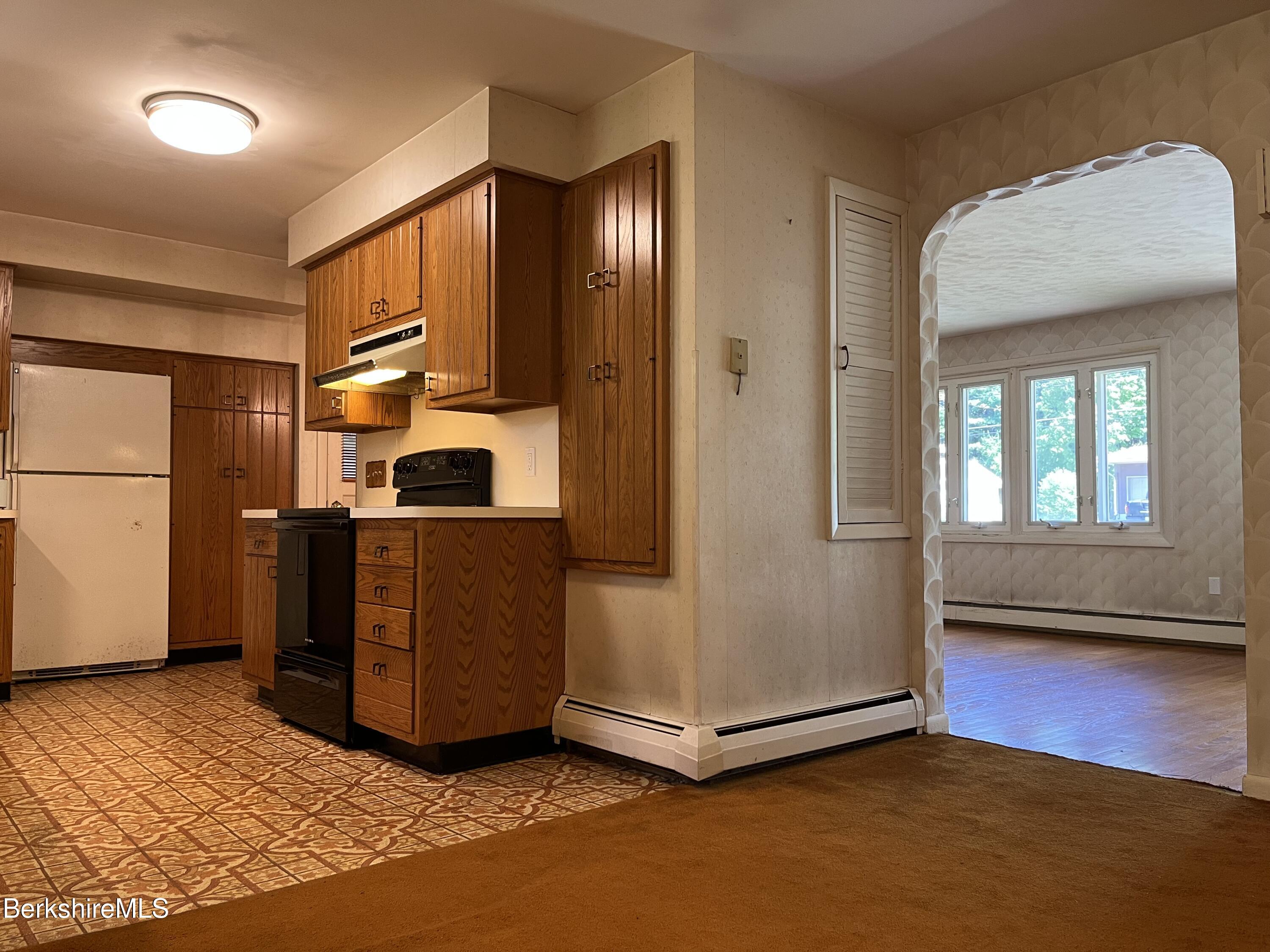 Pittsfield, Massachusetts 01201, United States, 4 Bedrooms Bedrooms, ,2 BathroomsBathrooms,Residential,Active,191155