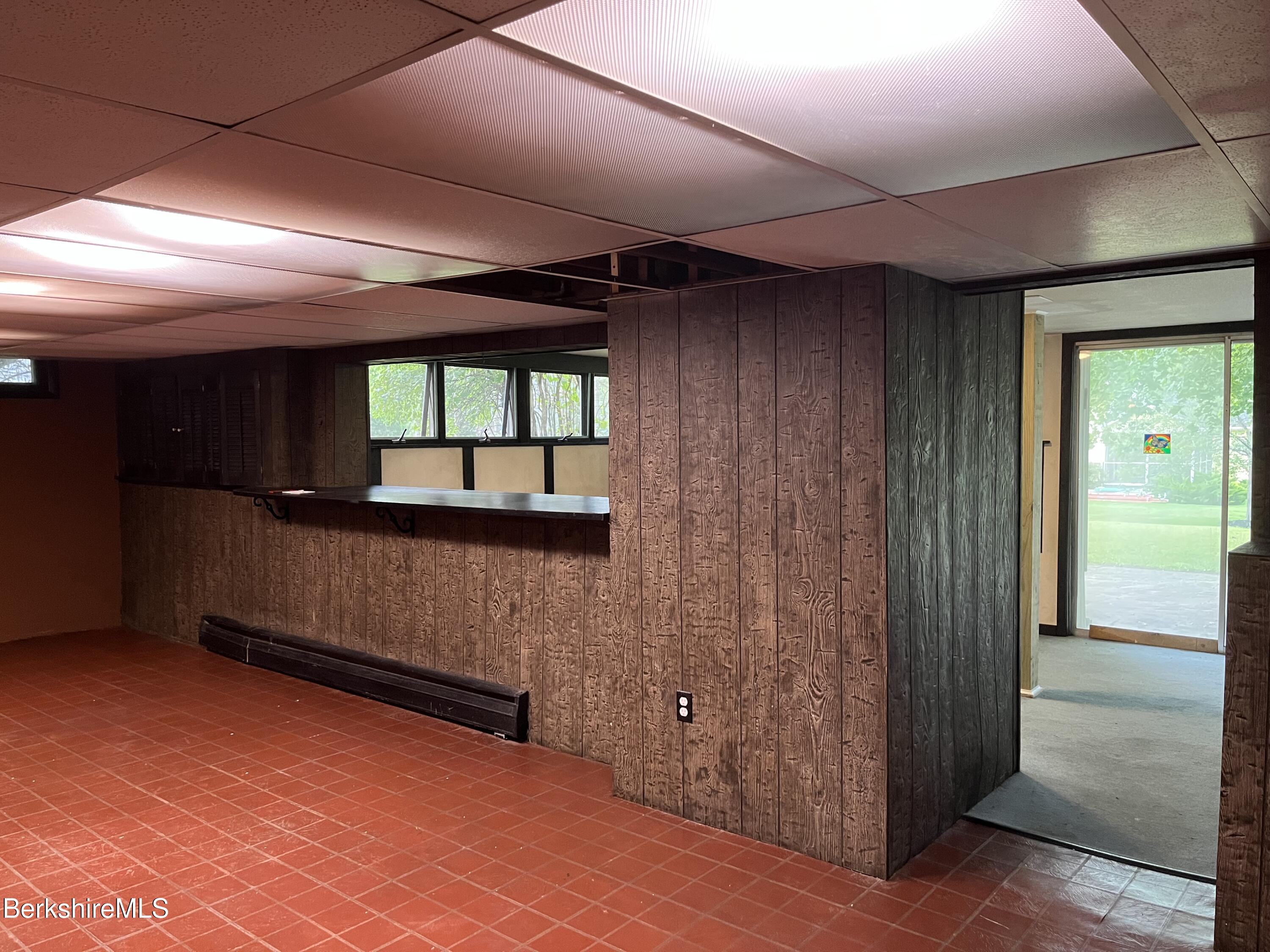 Pittsfield, Massachusetts 01201, United States, 4 Bedrooms Bedrooms, ,2 BathroomsBathrooms,Residential,Active,191155