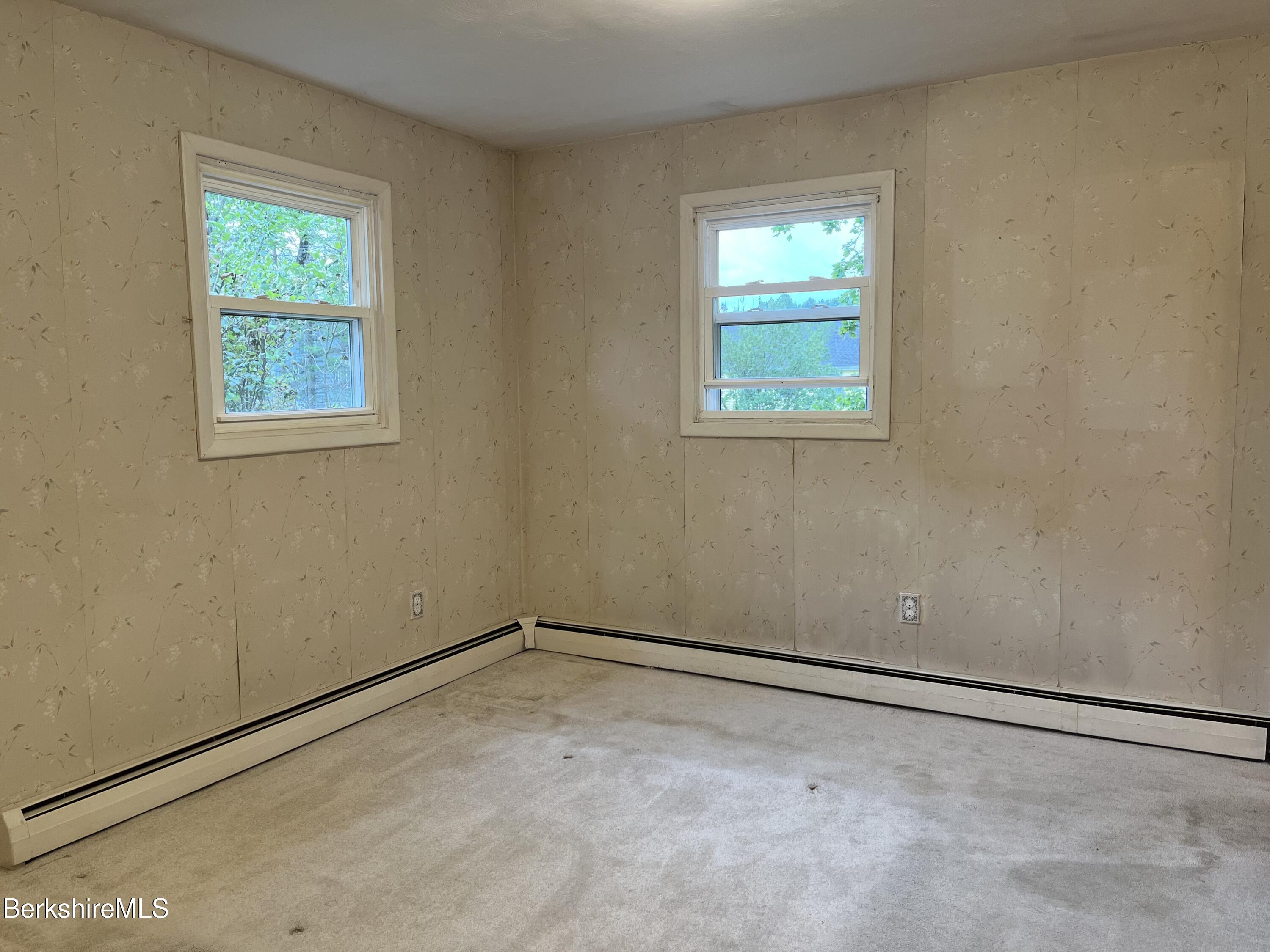 Pittsfield, Massachusetts 01201, United States, 4 Bedrooms Bedrooms, ,2 BathroomsBathrooms,Residential,Active,191155