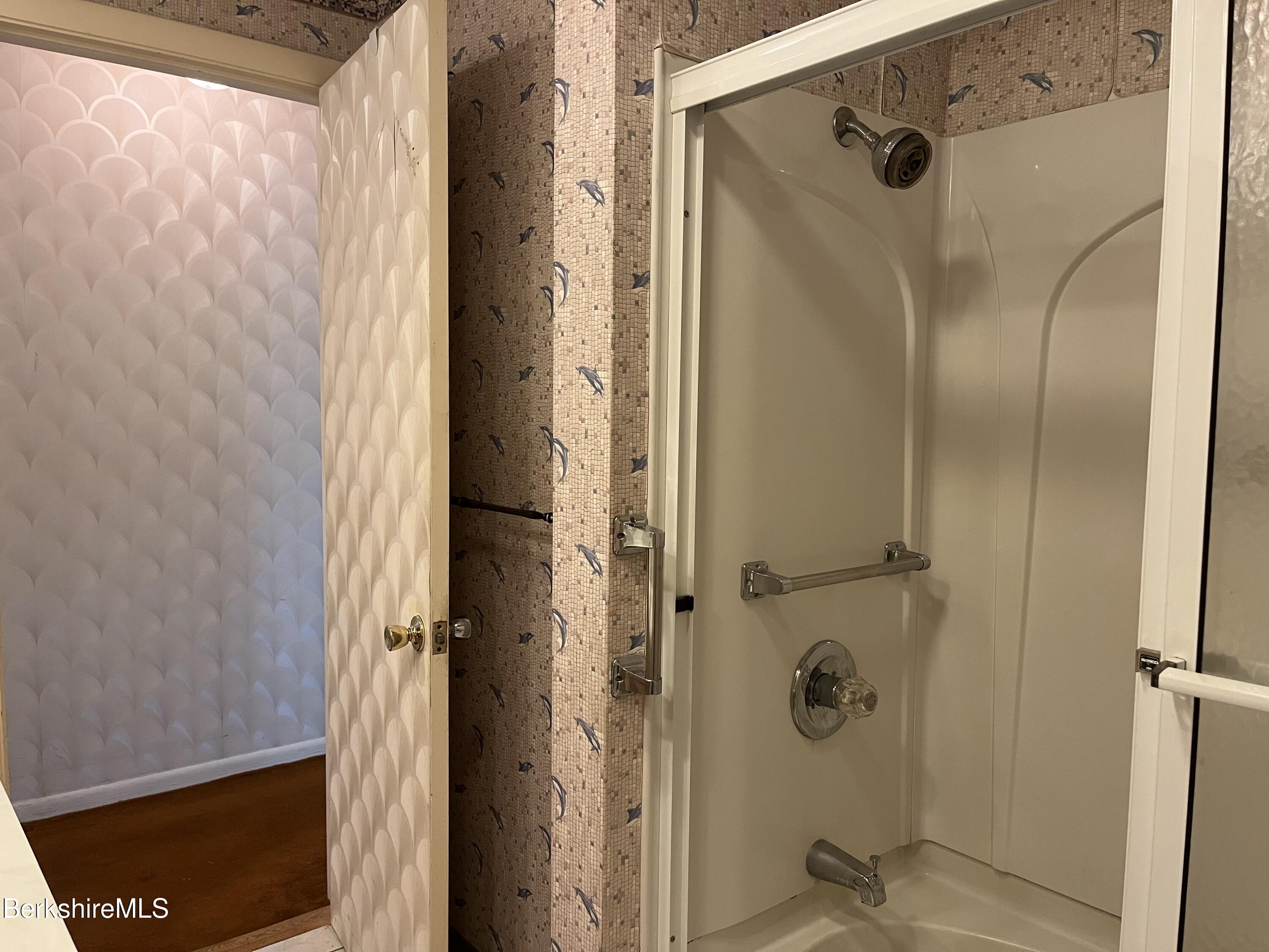 Pittsfield, Massachusetts 01201, United States, 4 Bedrooms Bedrooms, ,2 BathroomsBathrooms,Residential,Active,191155