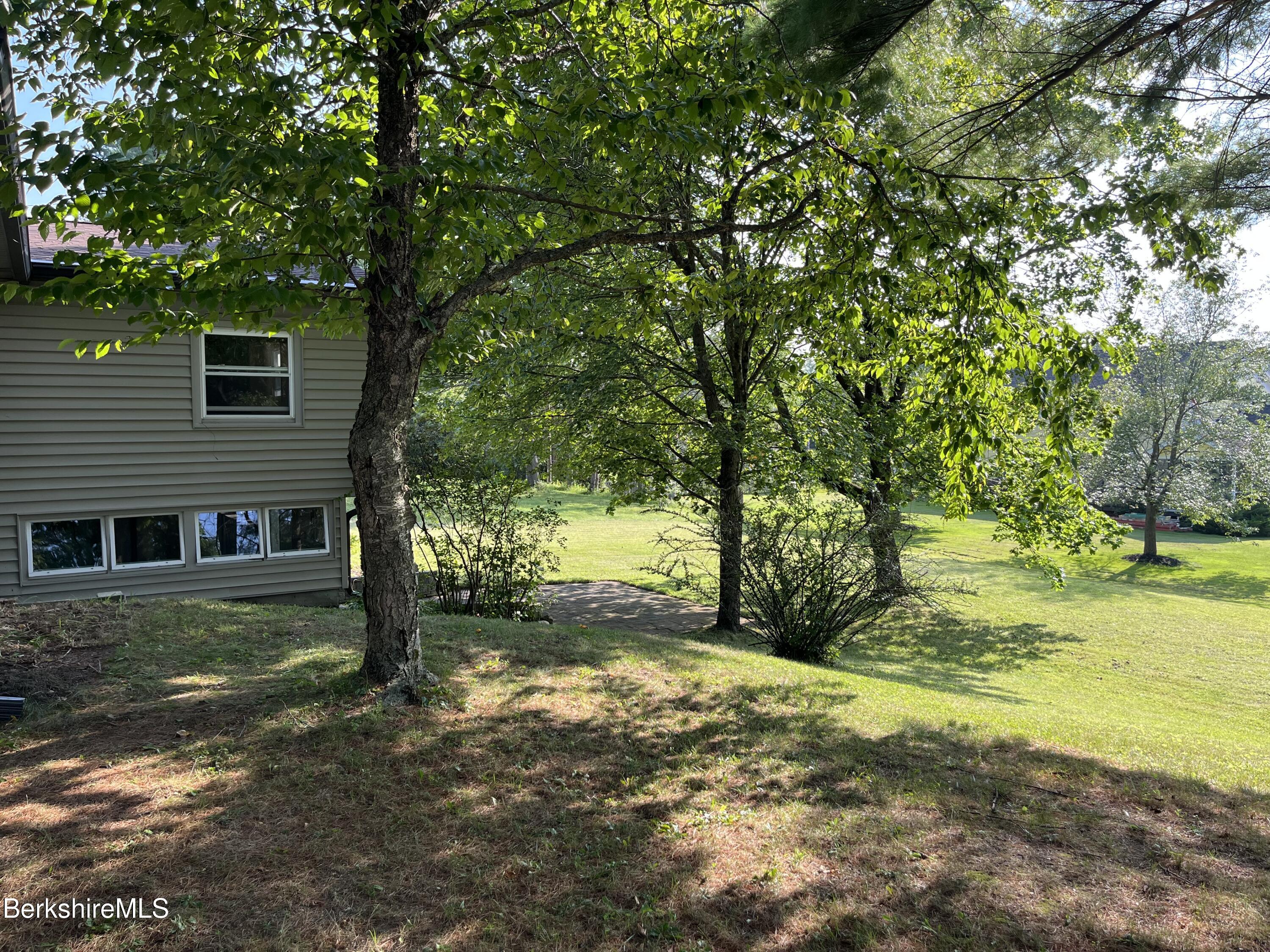 Pittsfield, Massachusetts 01201, United States, 4 Bedrooms Bedrooms, ,2 BathroomsBathrooms,Residential,Active,191155