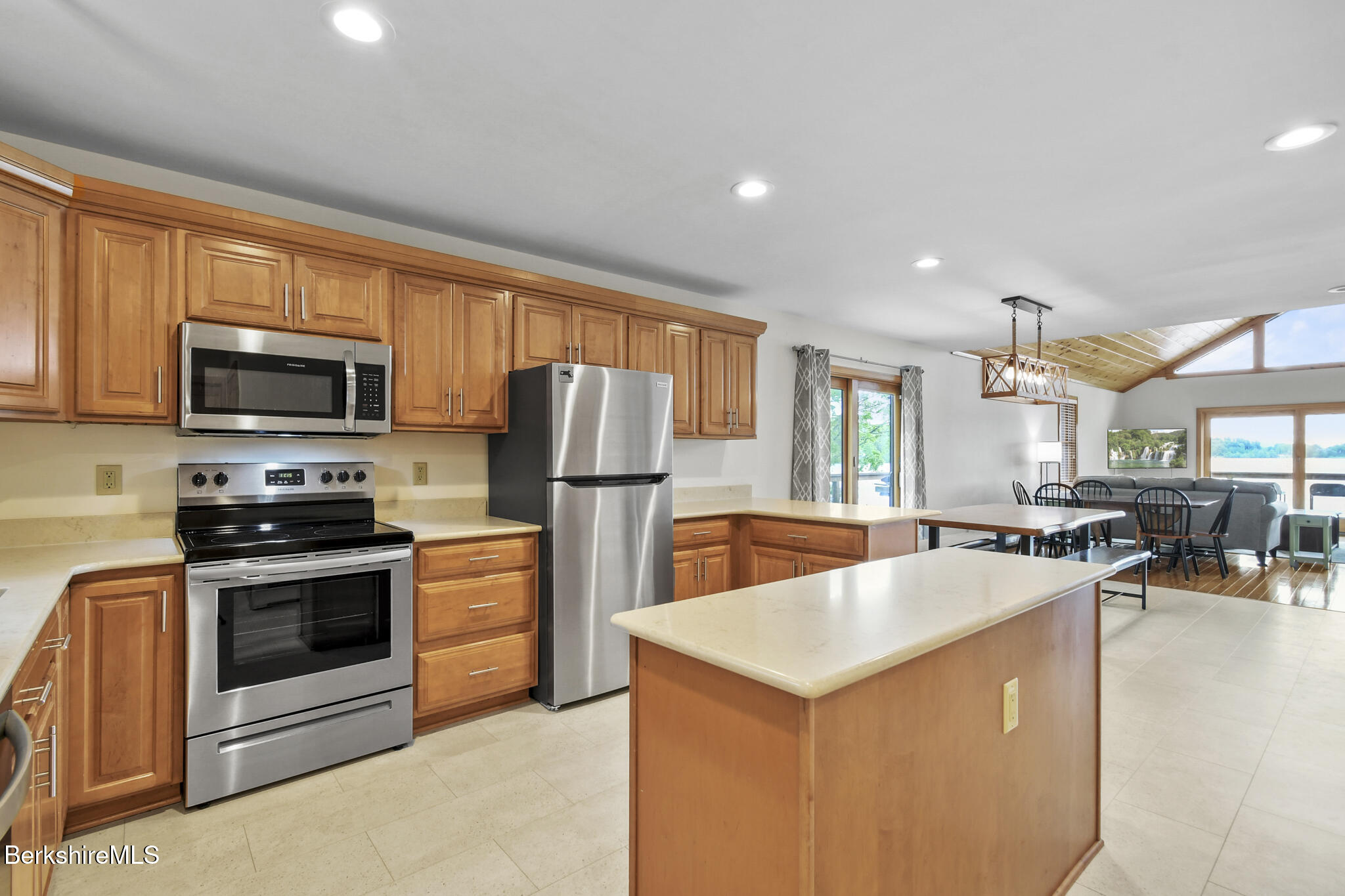 10 Katherine St, Lanesborough, Massachusetts image 14
