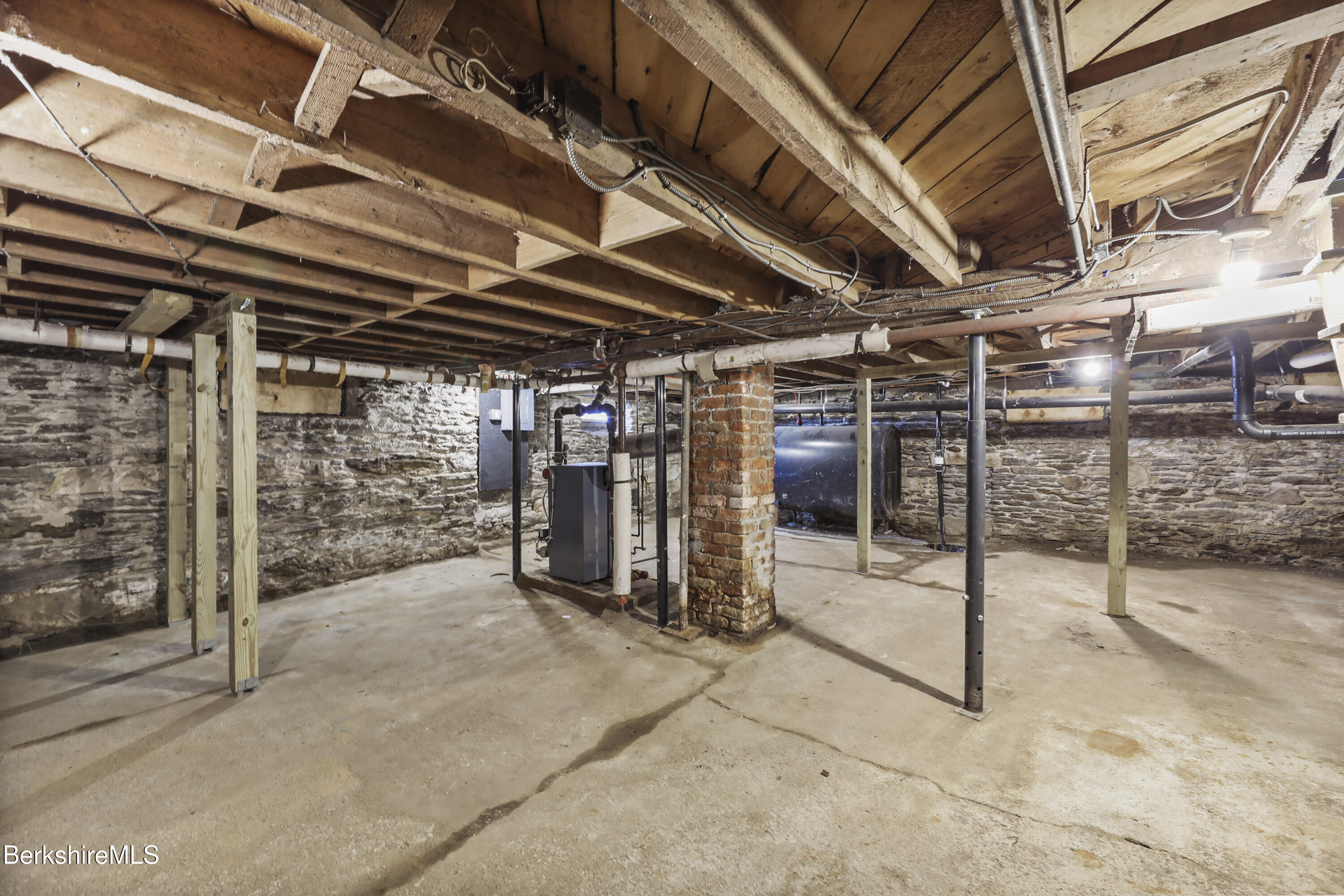 204 Center St, Lee, Massachusetts image 30