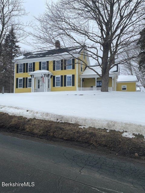 Townhouse For Sale - 18 W Mountain Rd<br/> Cheshire, MA 01225