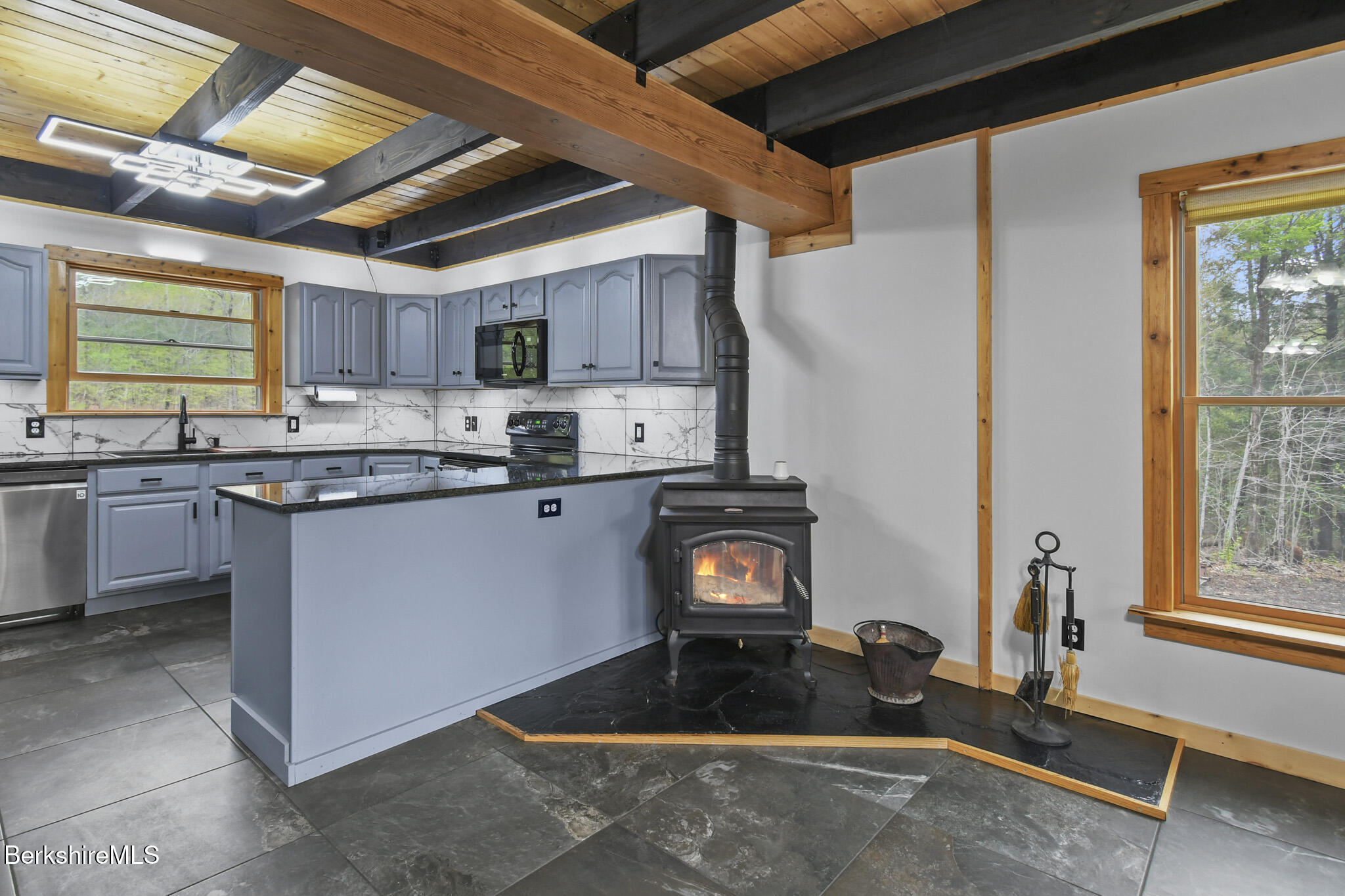 179 Hopkins Ln, Becket, Massachusetts image 16