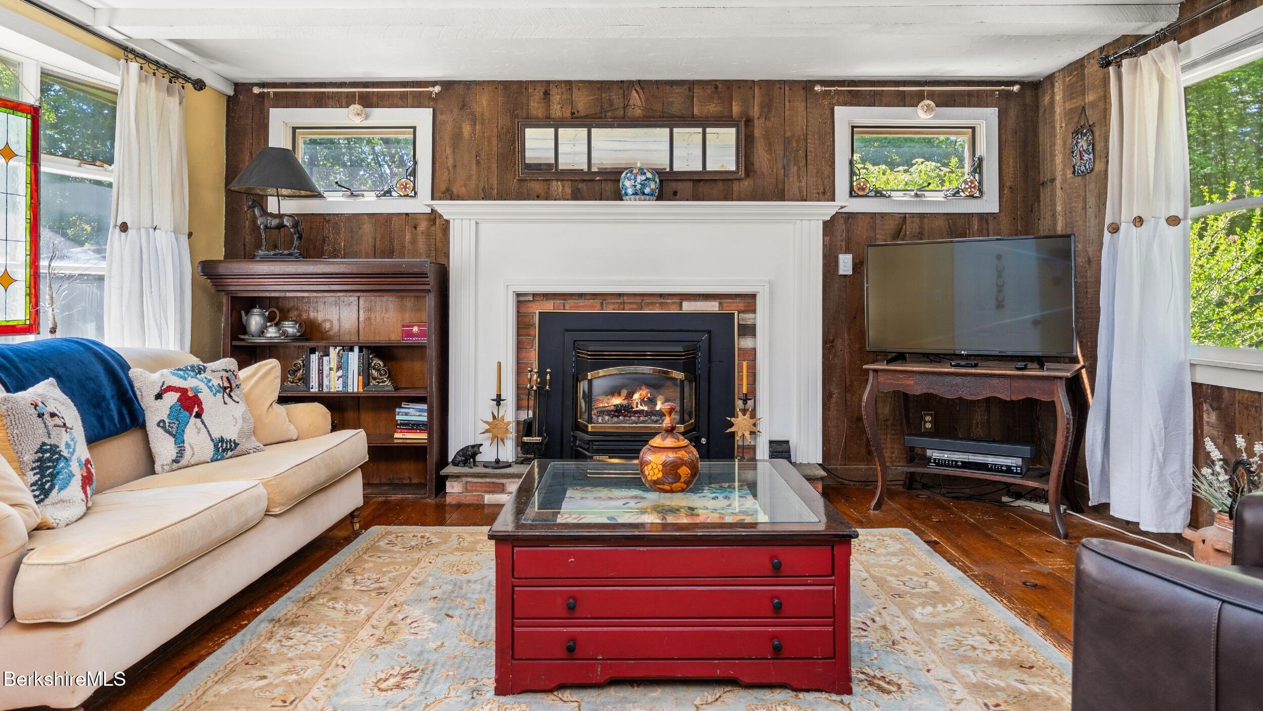 204 Cottage St, Great Barrington, Massachusetts image 4