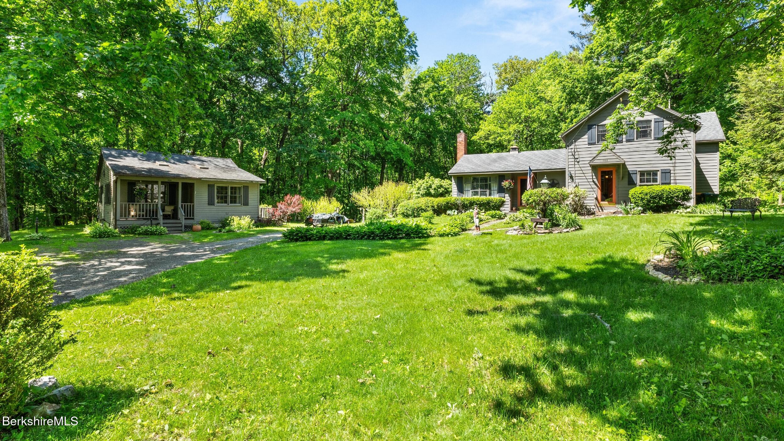 204 Cottage St, Great Barrington, Massachusetts image 1
