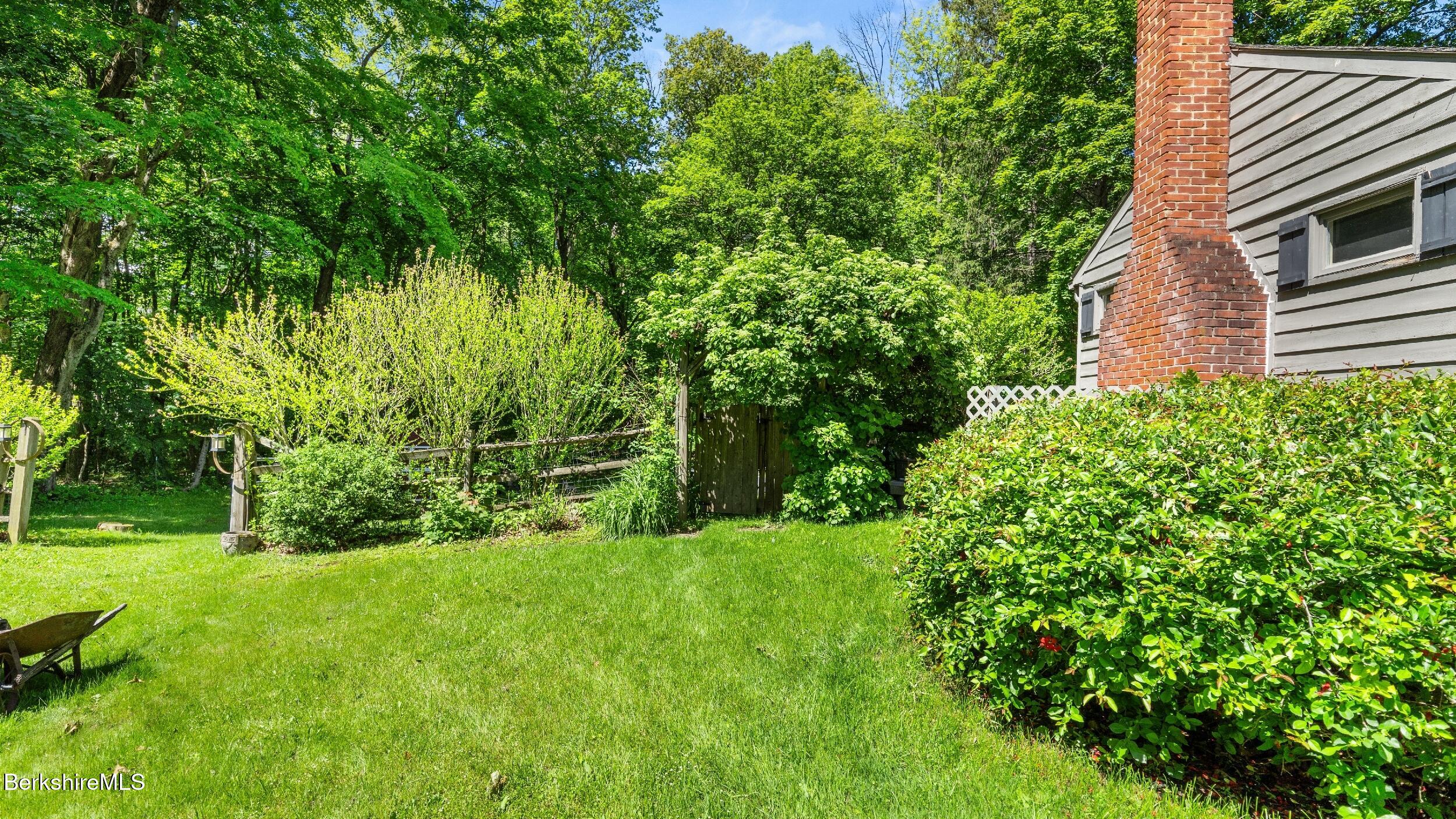 204 Cottage St, Great Barrington, Massachusetts image 25