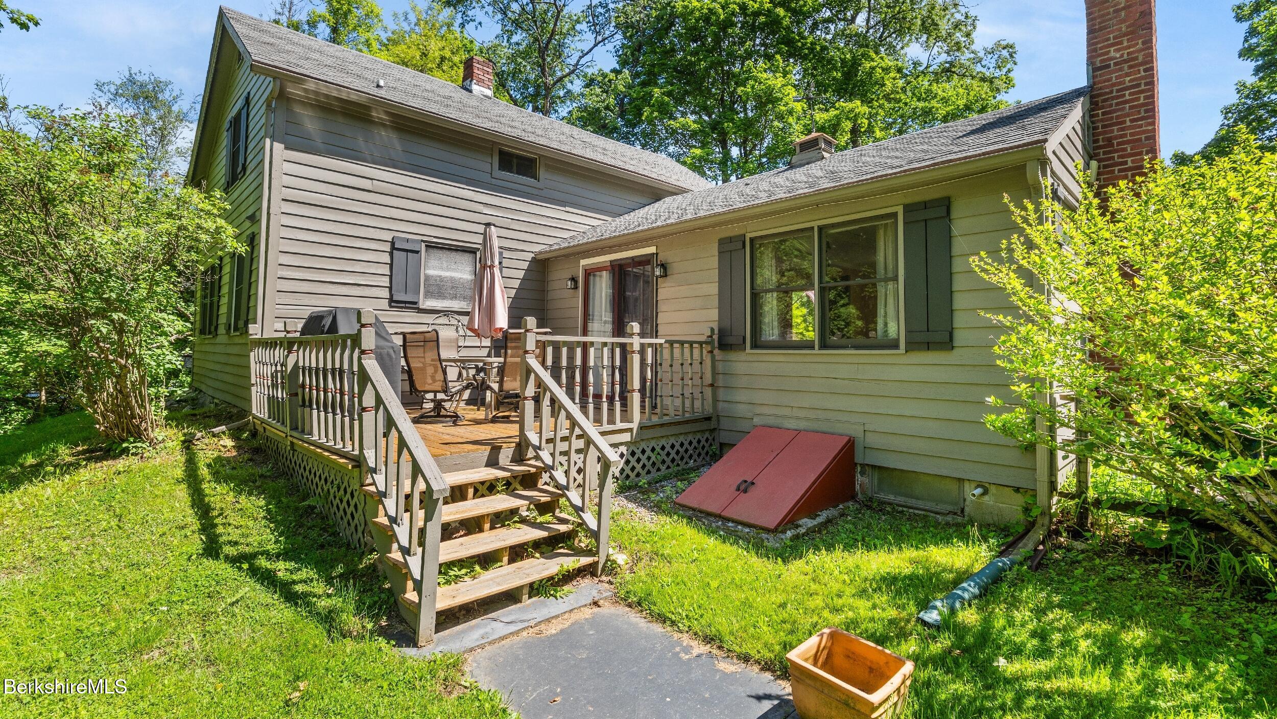 204 Cottage St, Great Barrington, Massachusetts image 23