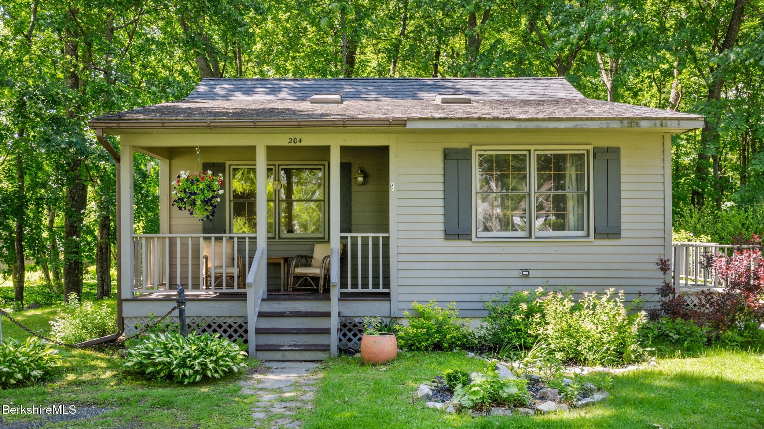204 Cottage St, Great Barrington, Massachusetts image 2
