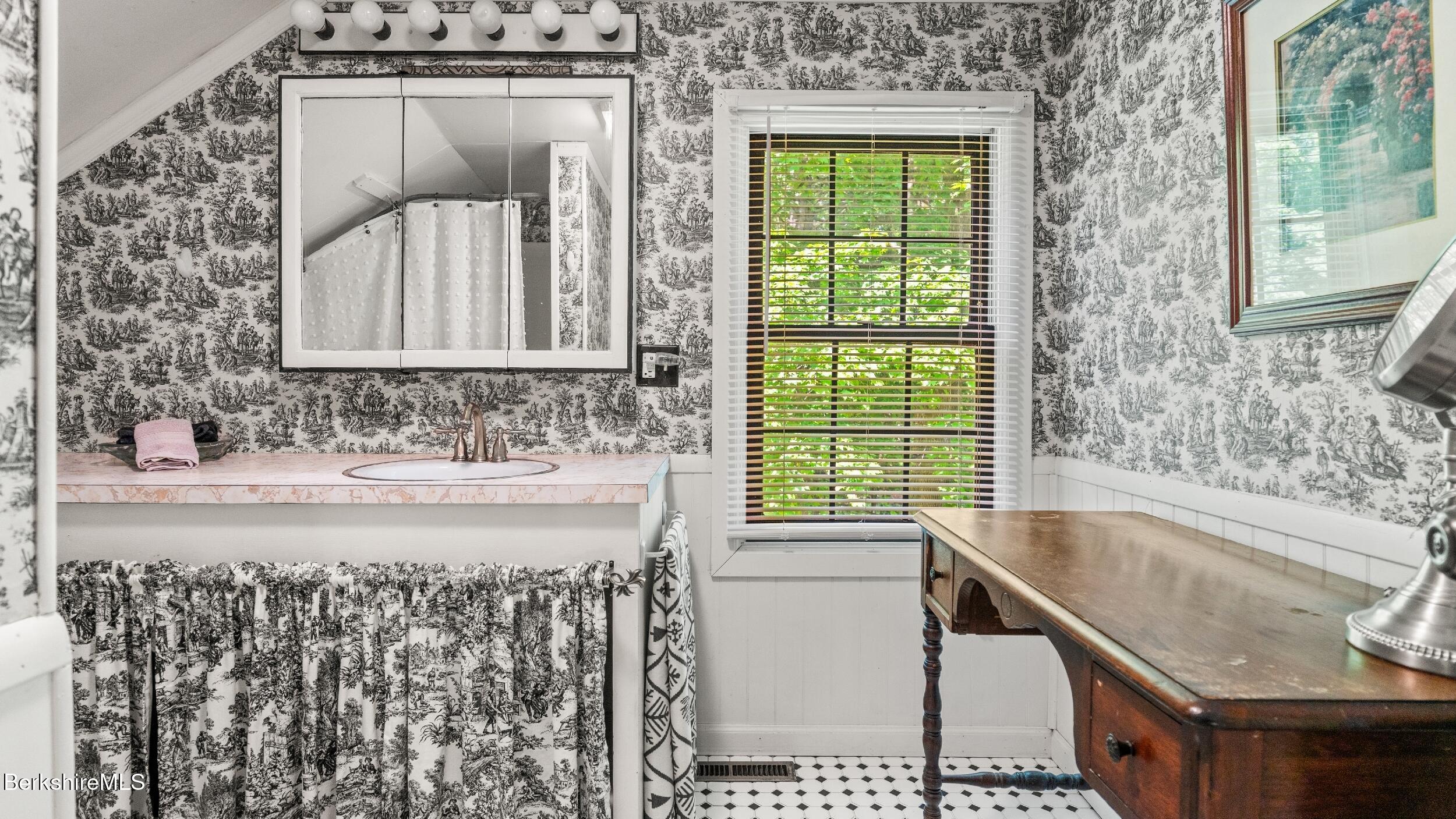 204 Cottage St, Great Barrington, Massachusetts image 16