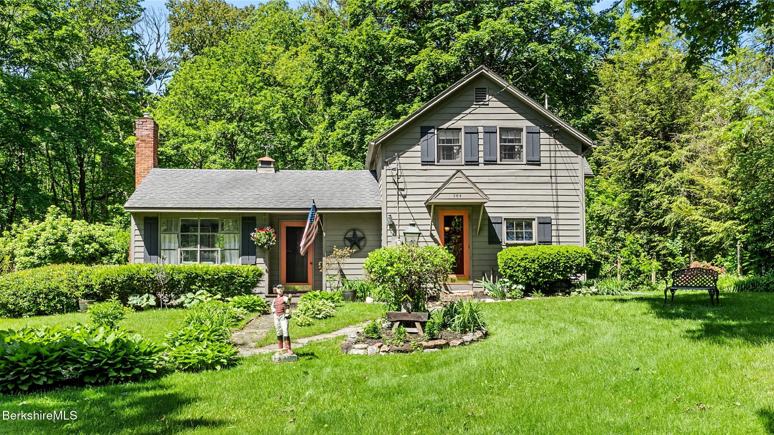 204 Cottage St, Great Barrington, Massachusetts image 3