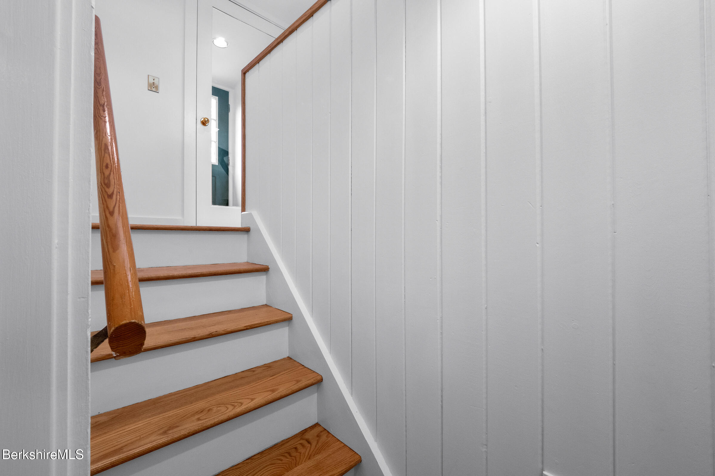 16 Forest Row, Great Barrington, Massachusetts image 23
