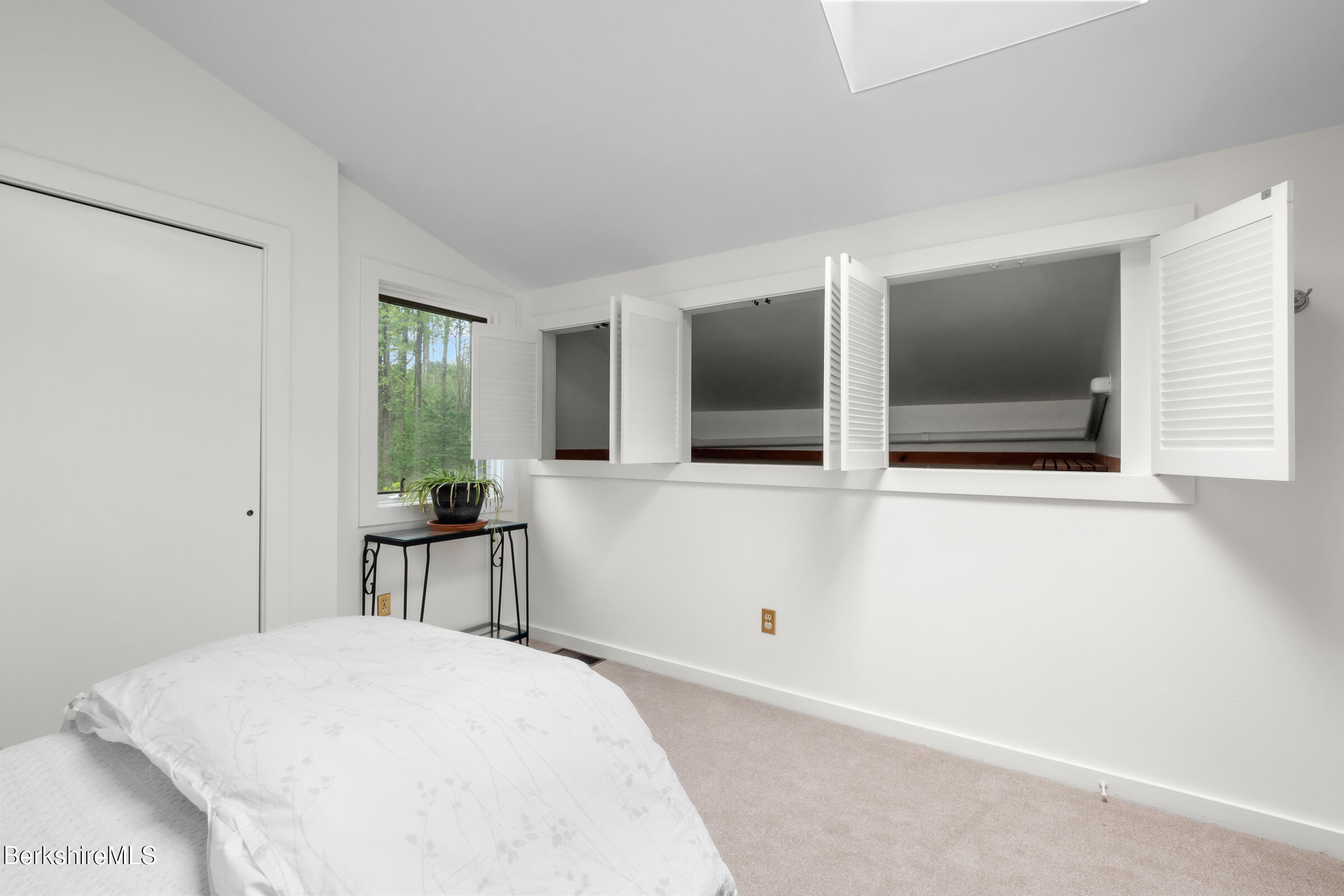 16 Forest Row, Great Barrington, Massachusetts image 19