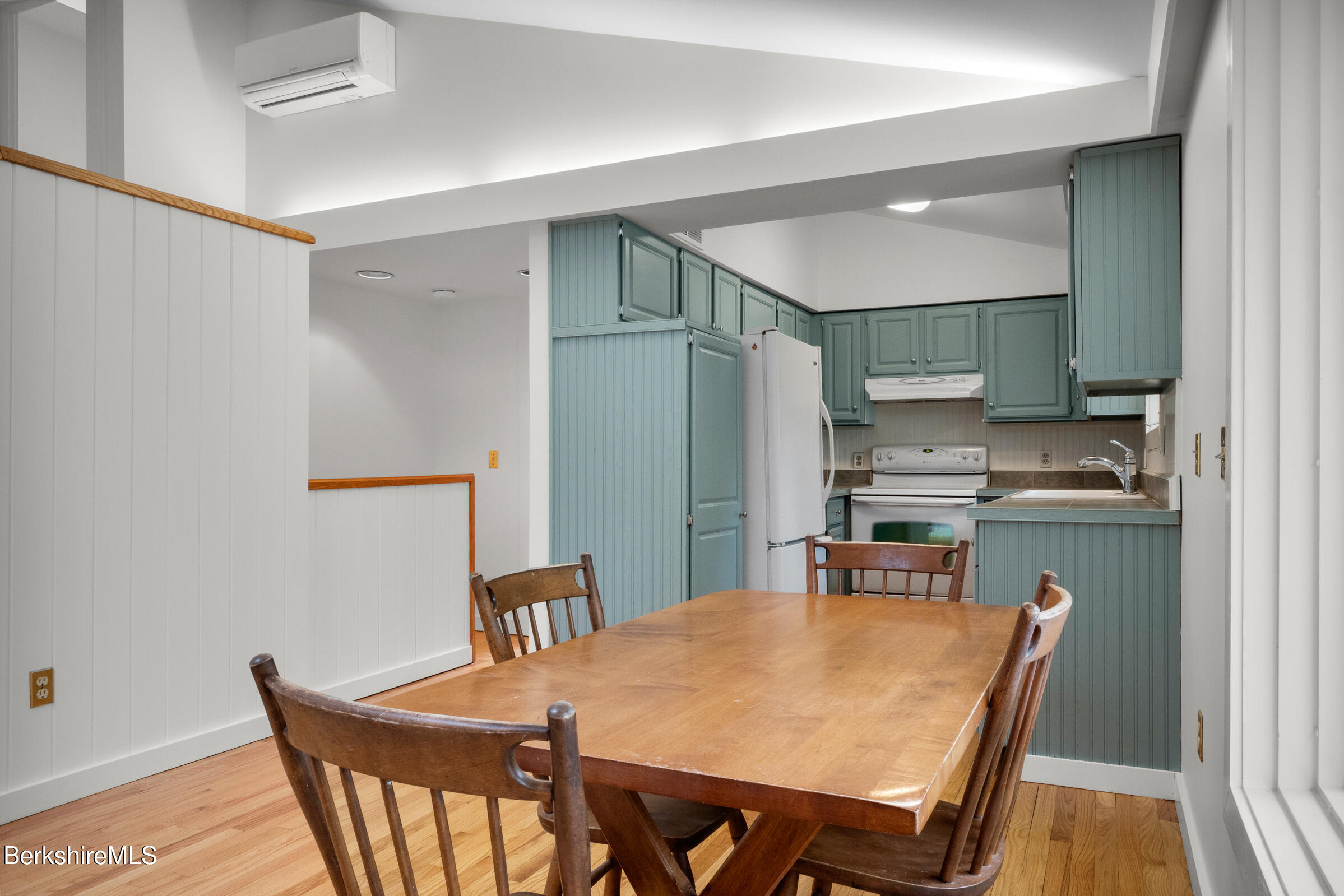 16 Forest Row, Great Barrington, Massachusetts image 13