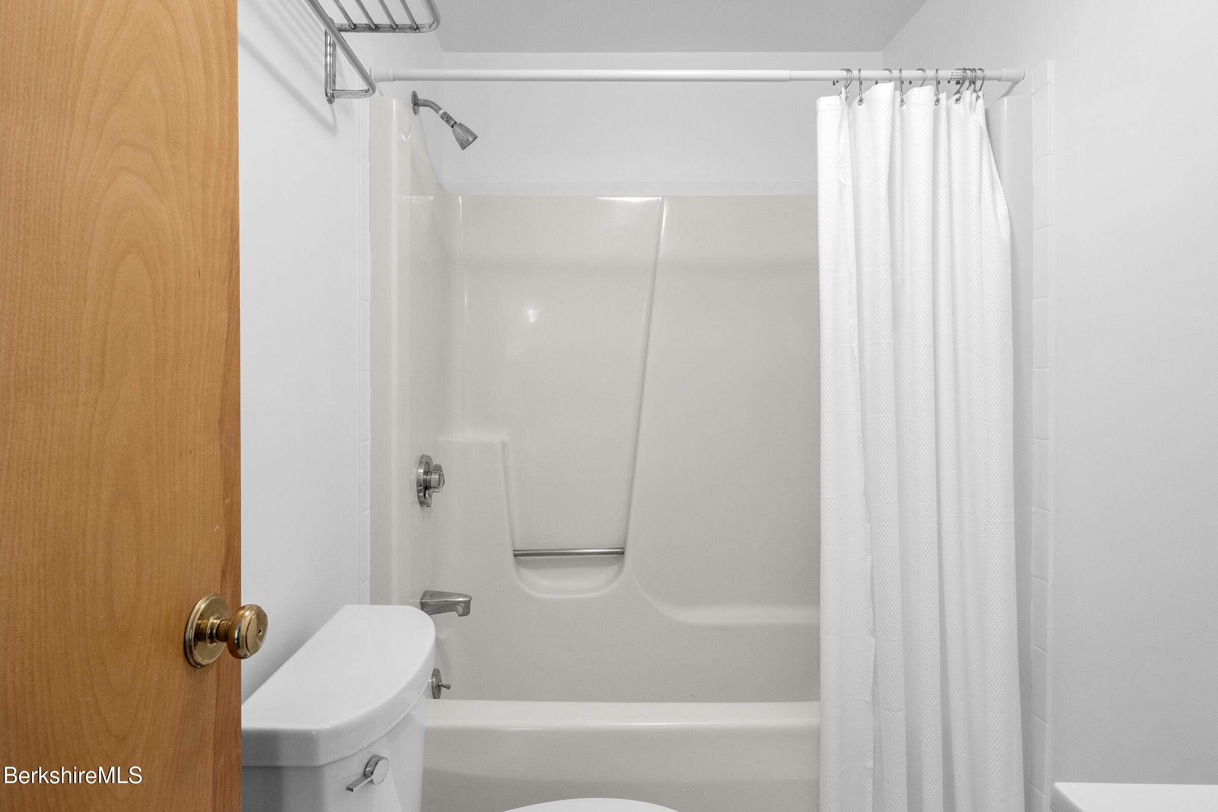 16 Forest Row, Great Barrington, Massachusetts image 27