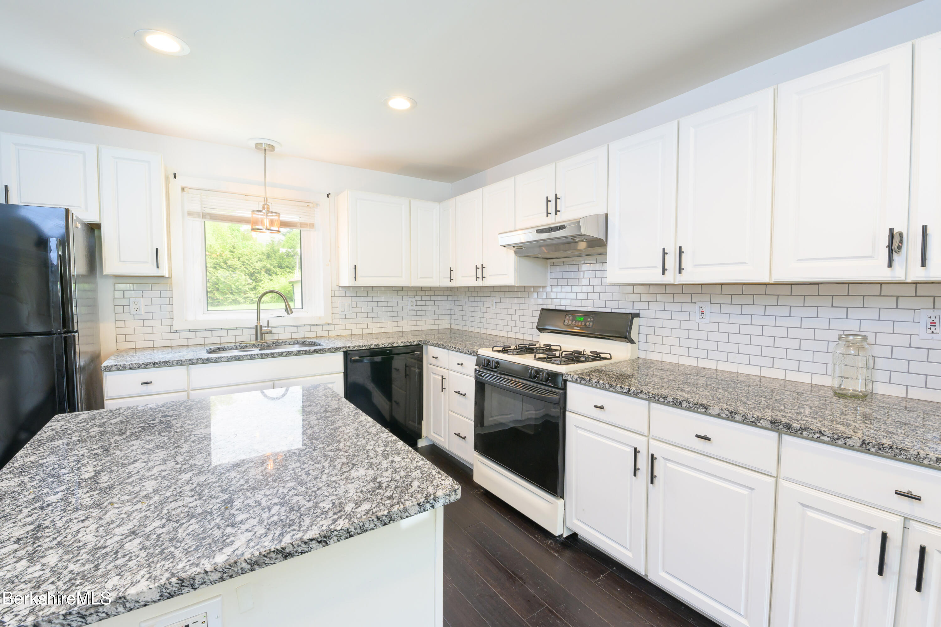 800 Simonds Rd, Williamstown, Massachusetts image 1