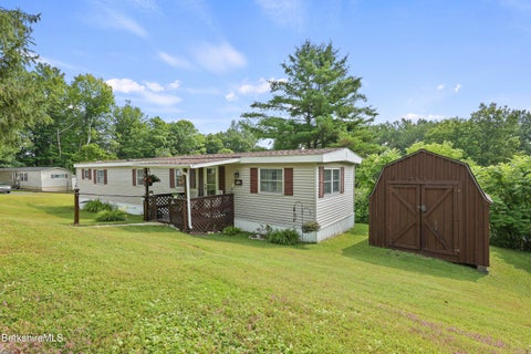 Mobile Home For Sale - 1 Lakewood Cir<br/> Pittsfield Twp, MA 01201