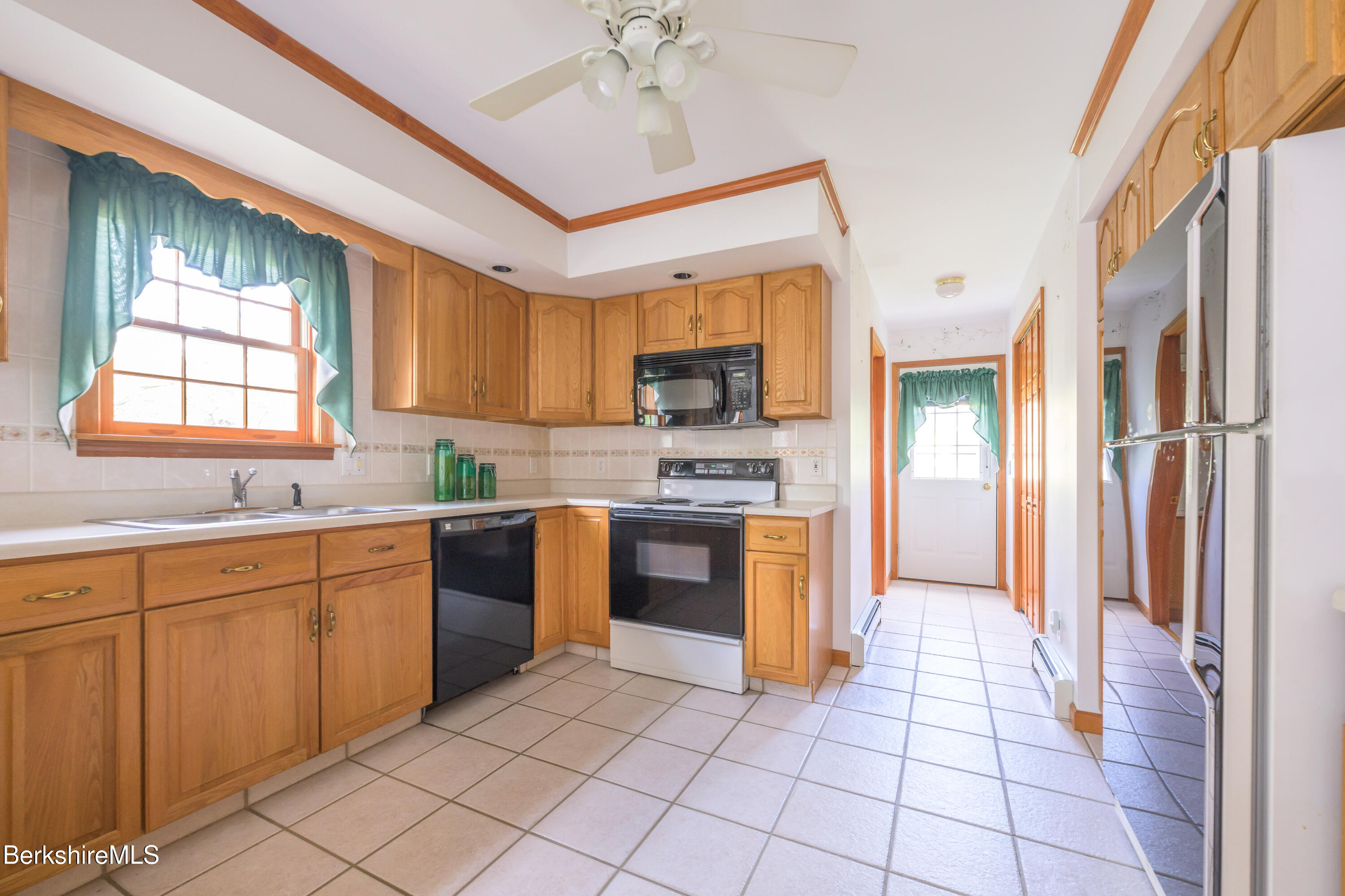 90 Mandalay Rd, Lee, Massachusetts image 11